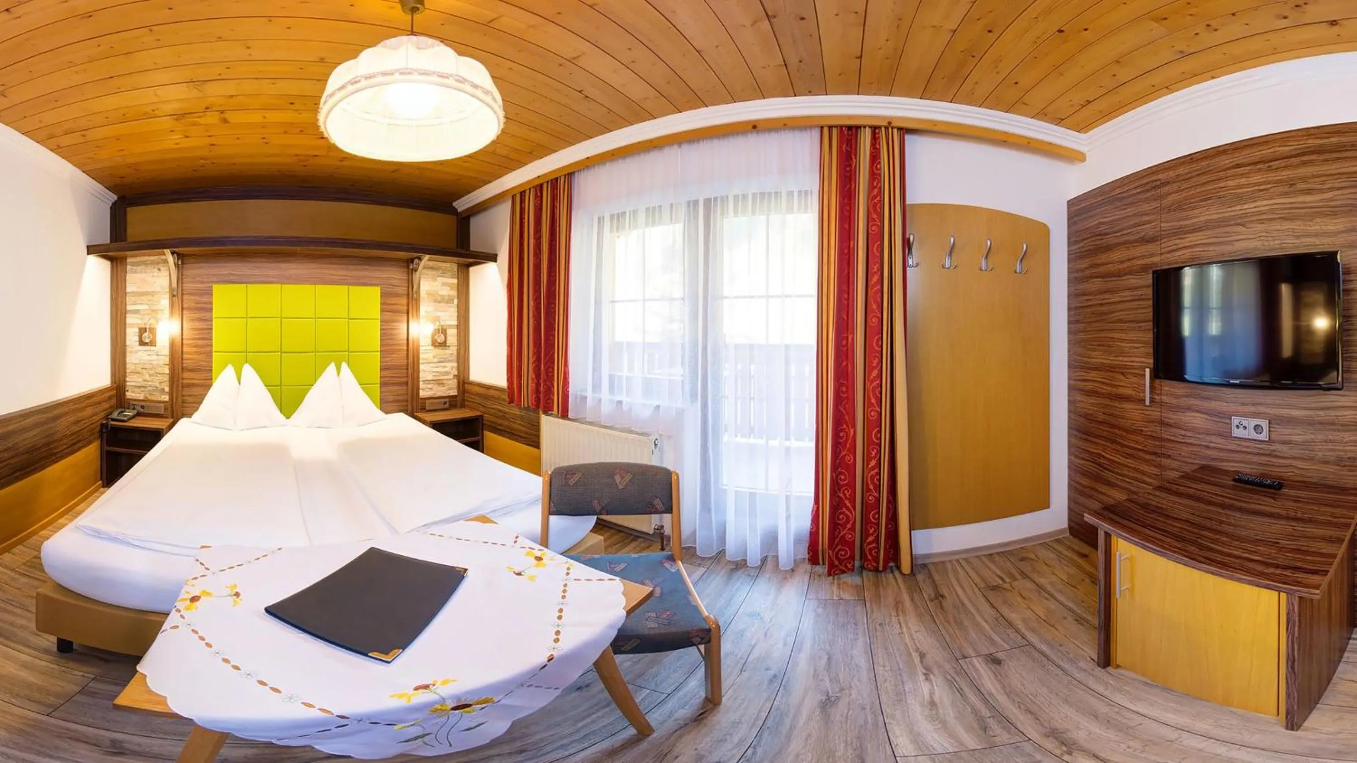 Bedroom, Bed in Hotel-Pension Egger