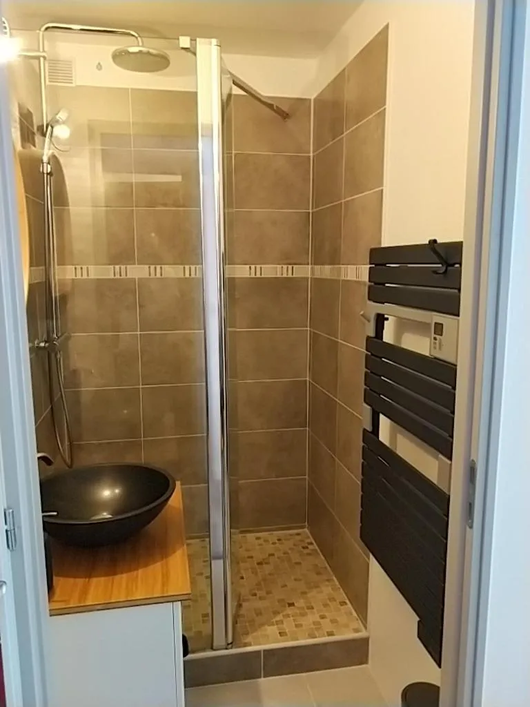 Bathroom in Studio Deauville-Les Marinas,vue mer et bassin