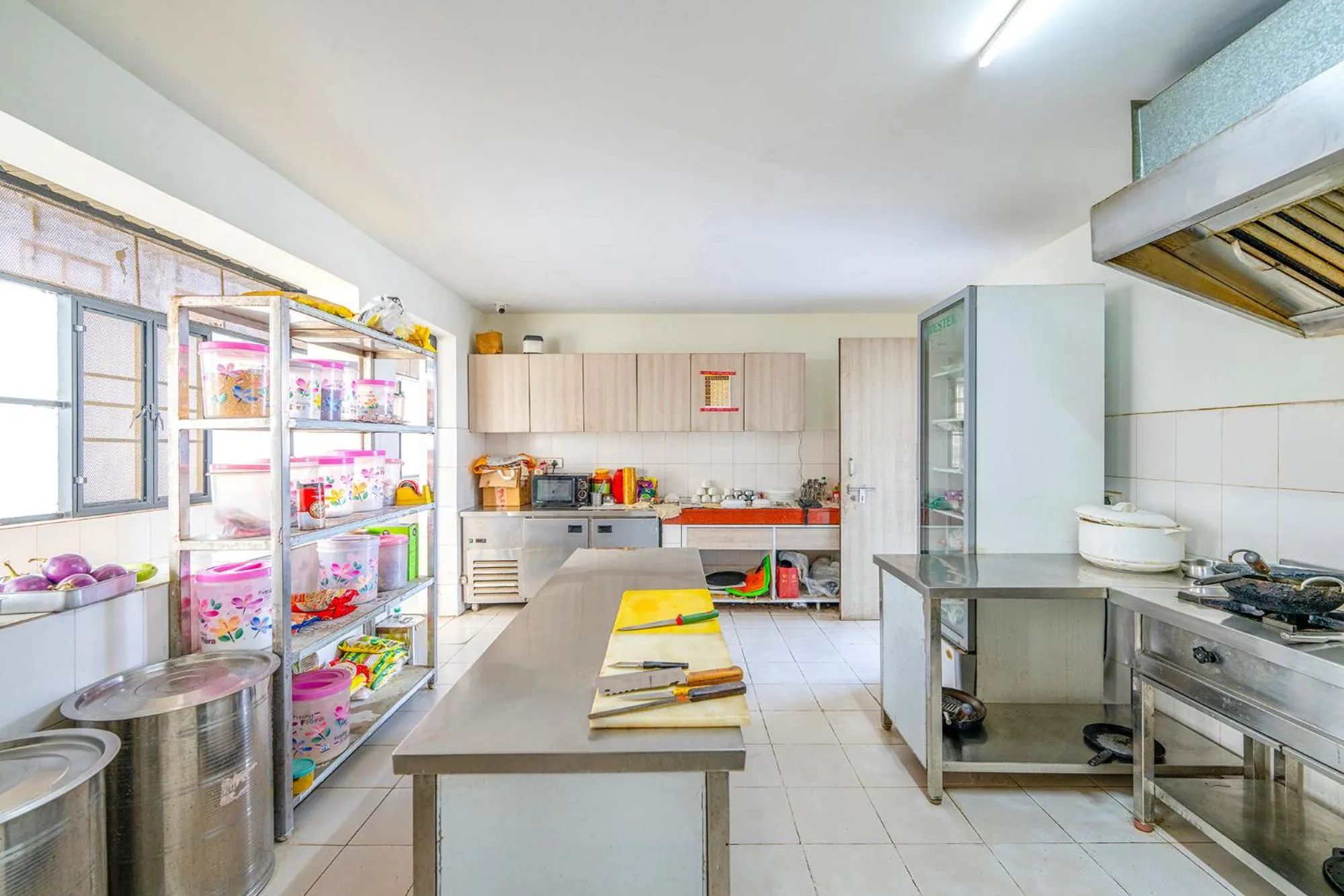 Kitchen or kitchenette in FabHotel Oyster Villa