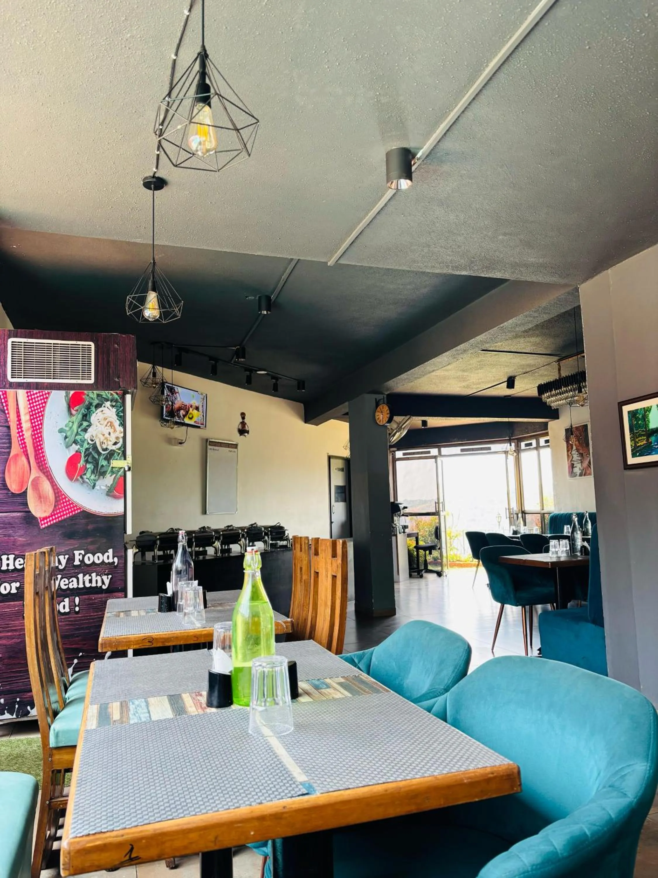 Restaurant/places to eat in Mountain Breeze Resort, Mahabaleshwar