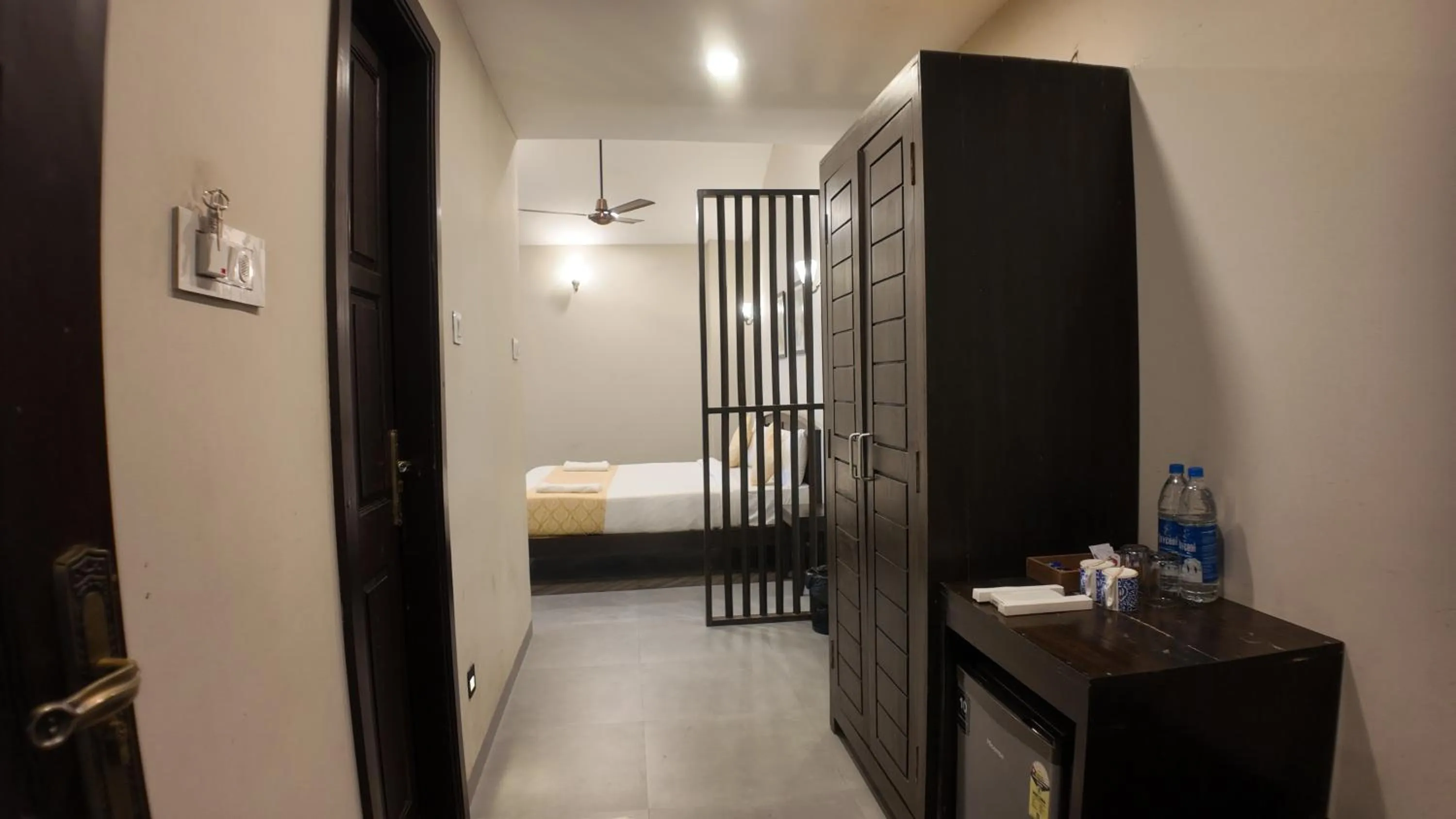 Bedroom, Bed in Mountain Breeze Resort, Mahabaleshwar