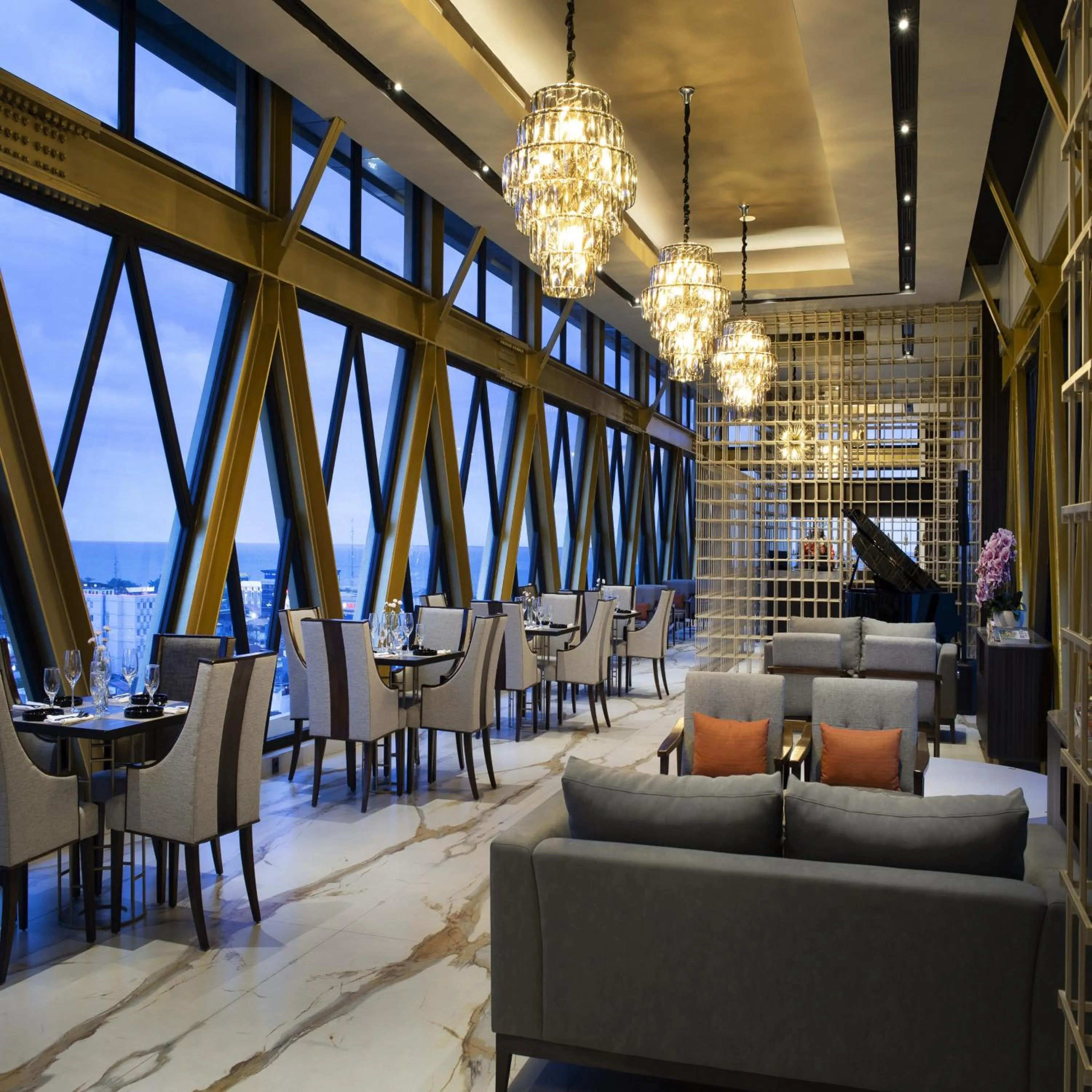 Restaurant/places to eat in Hotel Santika Premiere Padang