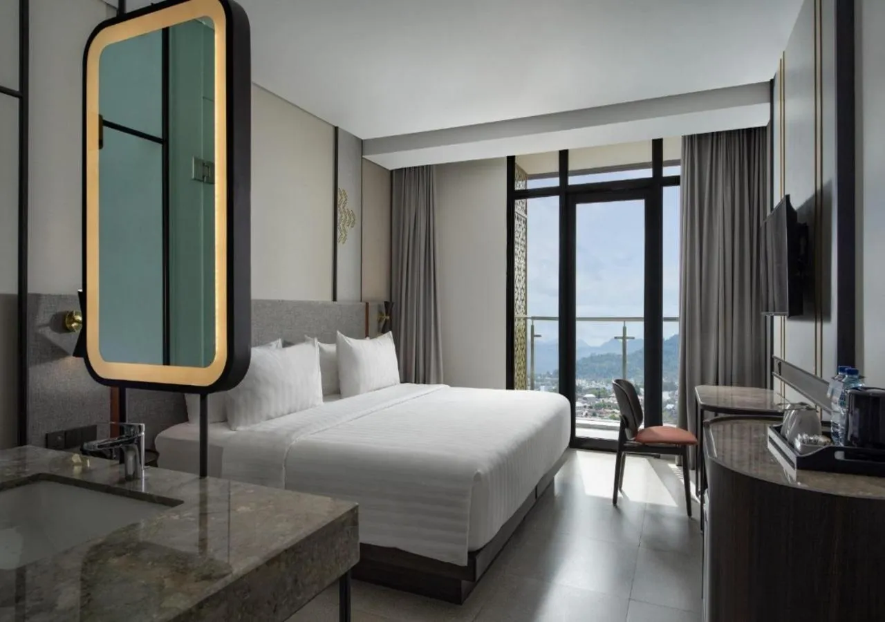 Photo of the whole room, Bed in Hotel Santika Premiere Padang