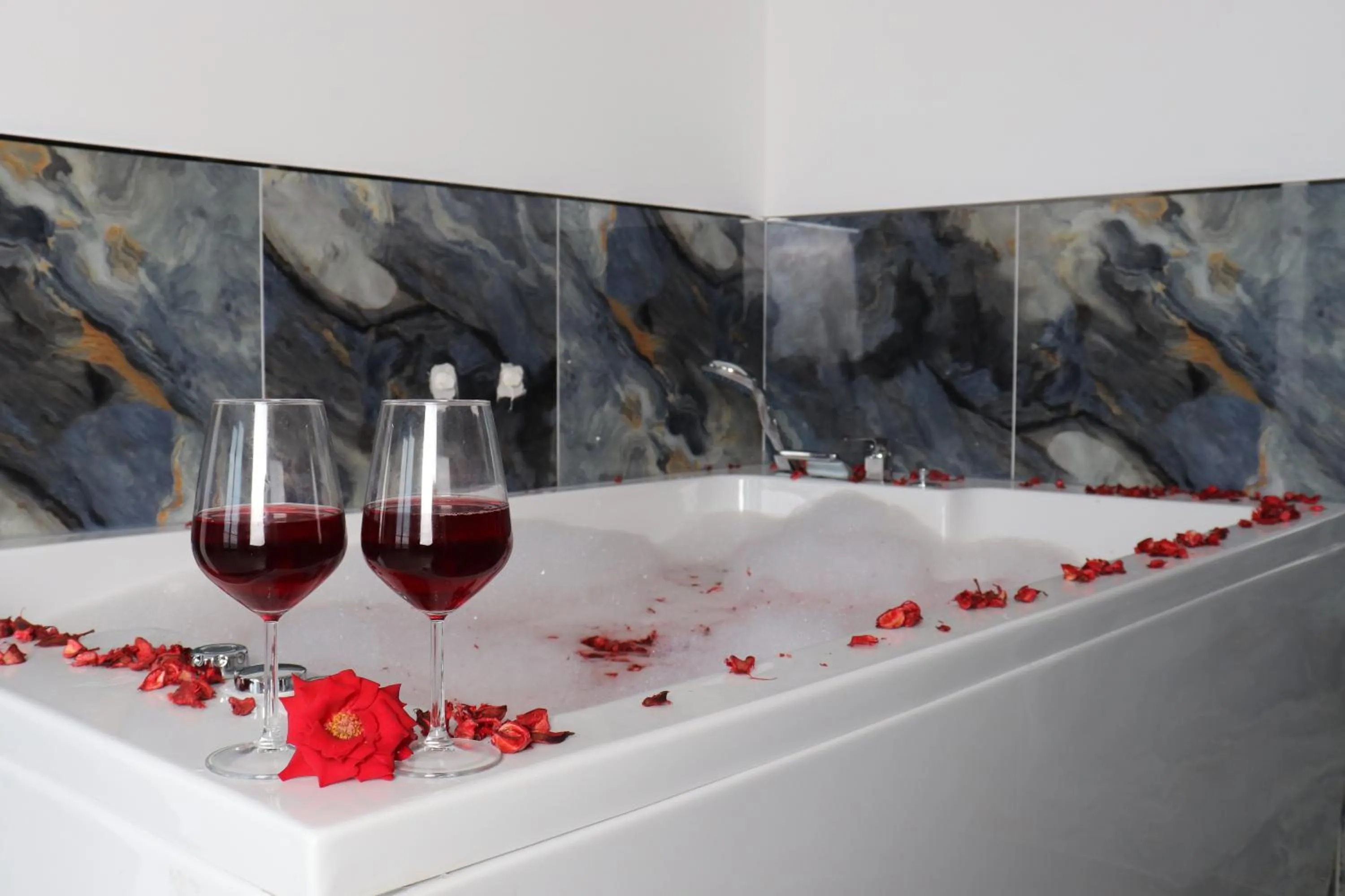 Hot Tub in Blue Ay Boutique Hotel