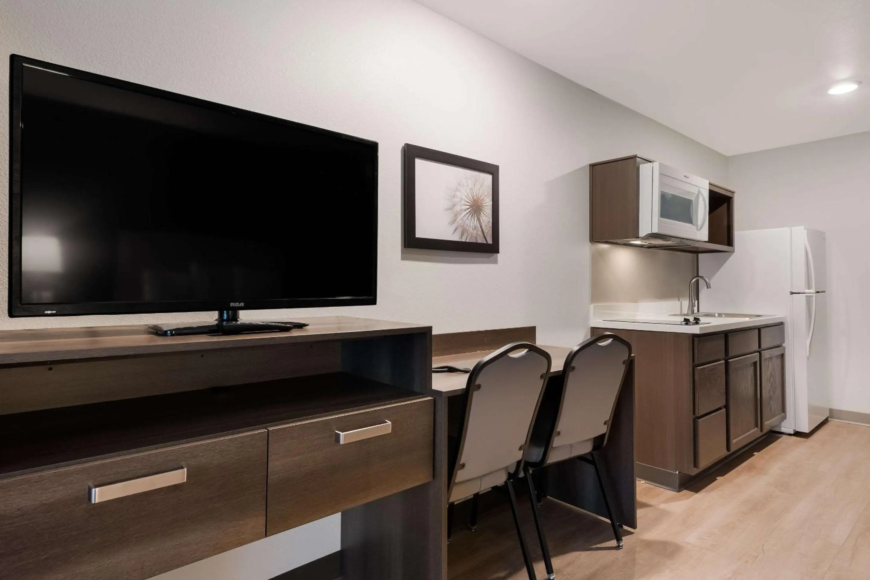 Bedroom in WoodSpring Suites Phoenix-Deer Valley