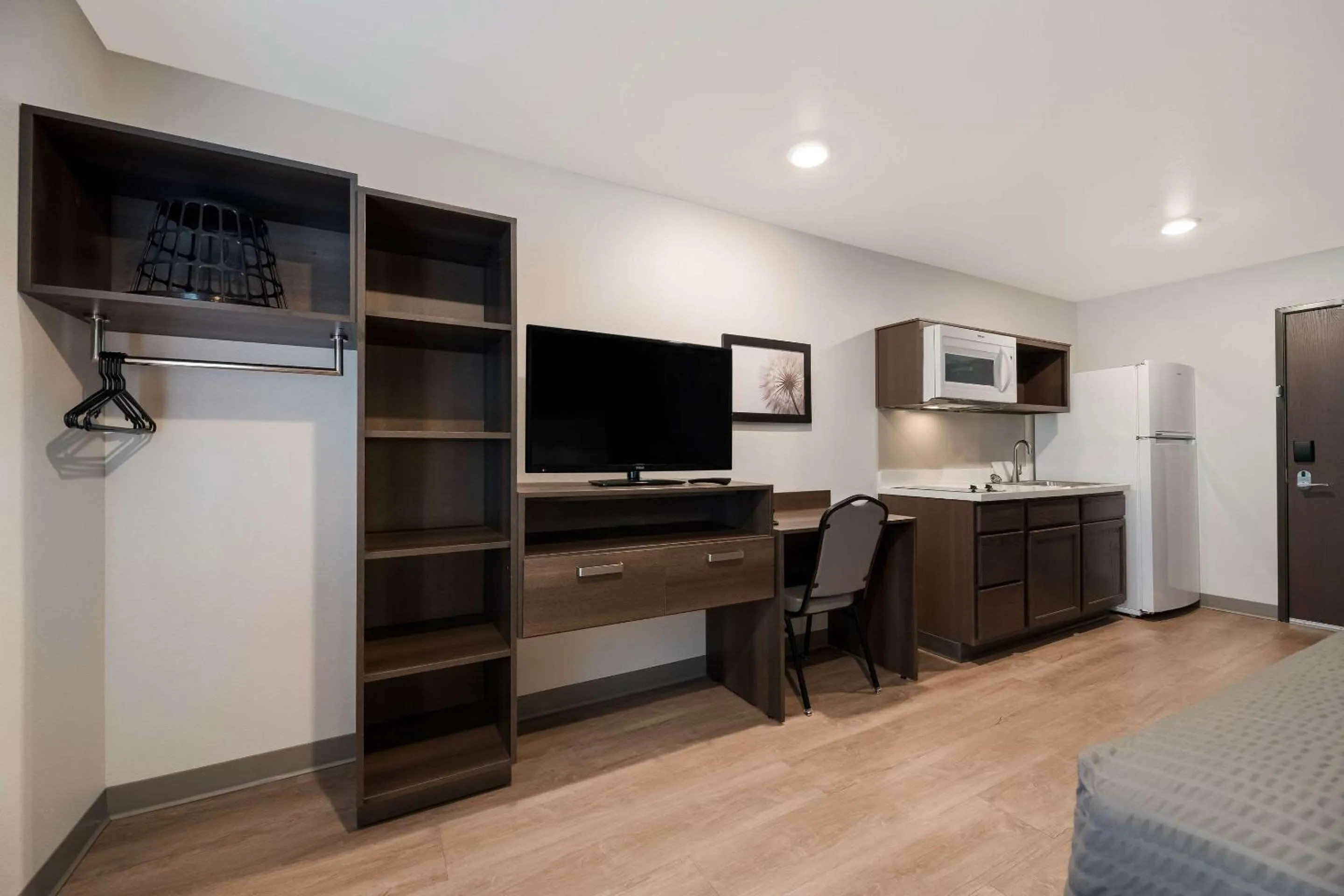 TV and multimedia in WoodSpring Suites Phoenix-Deer Valley