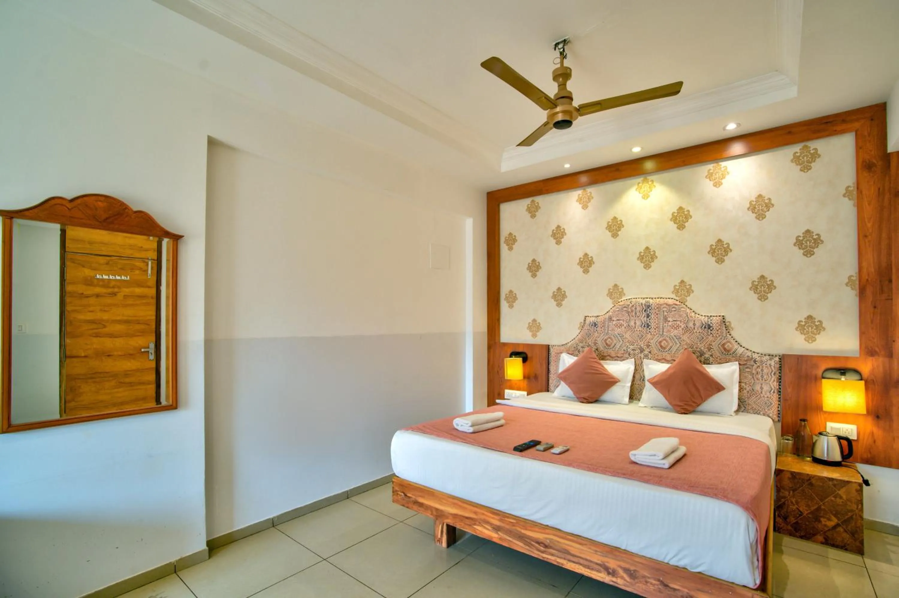 Photo of the whole room, Bed in Hotel Sea Sapphire ,Calangute