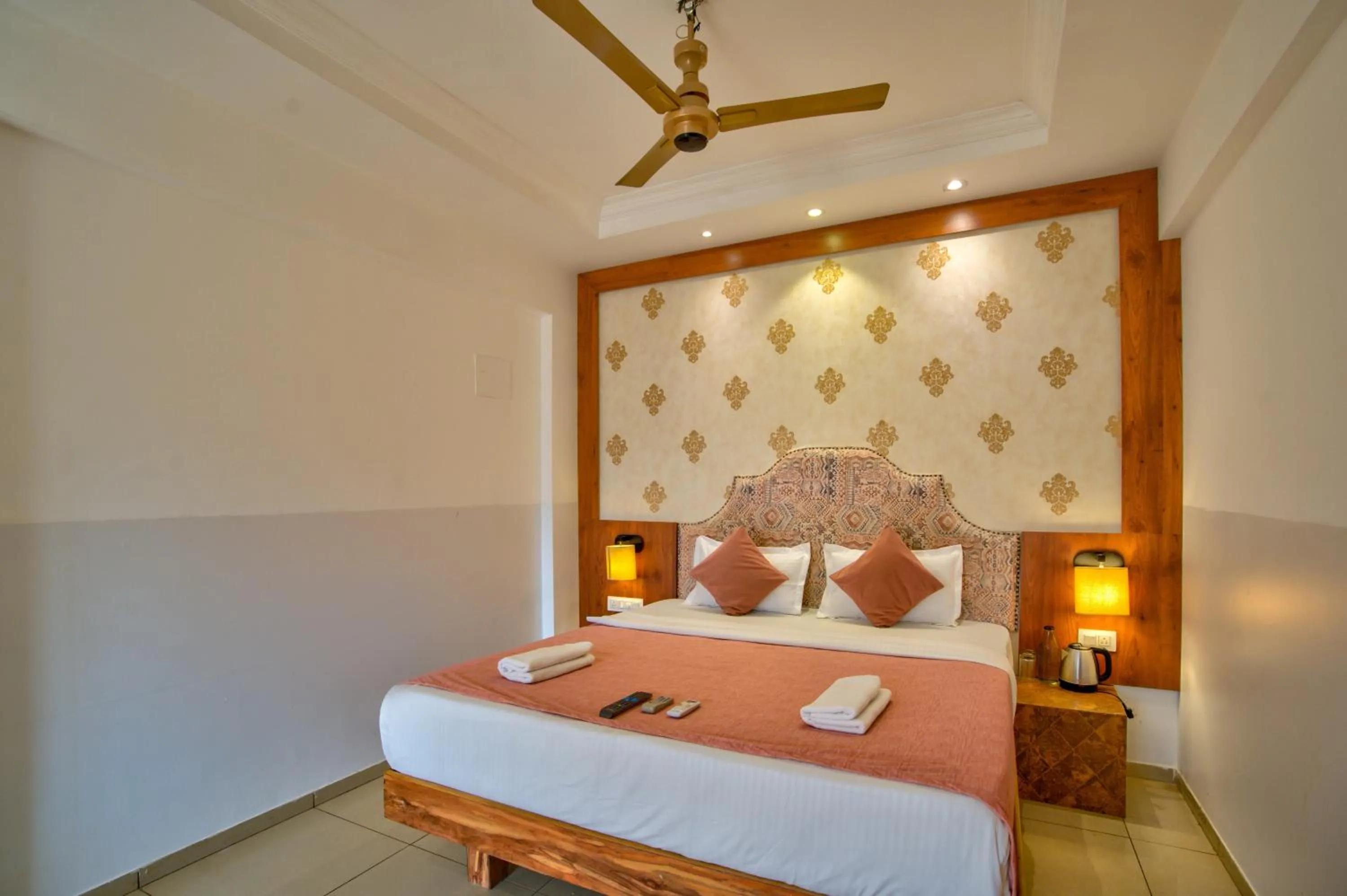 Photo of the whole room, Bed in Hotel Sea Sapphire ,Calangute
