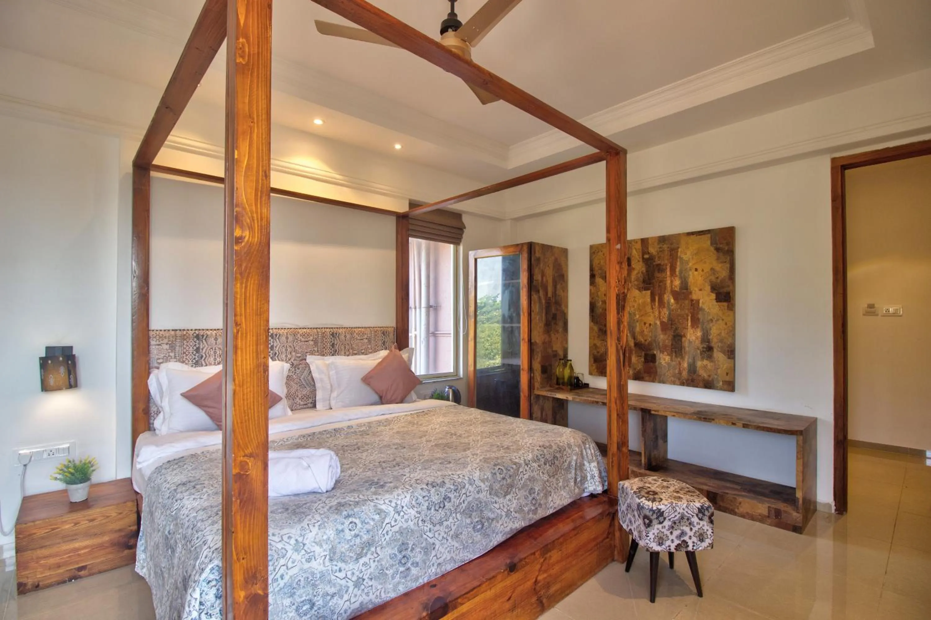 Photo of the whole room, Bed in Hotel Sea Sapphire ,Calangute