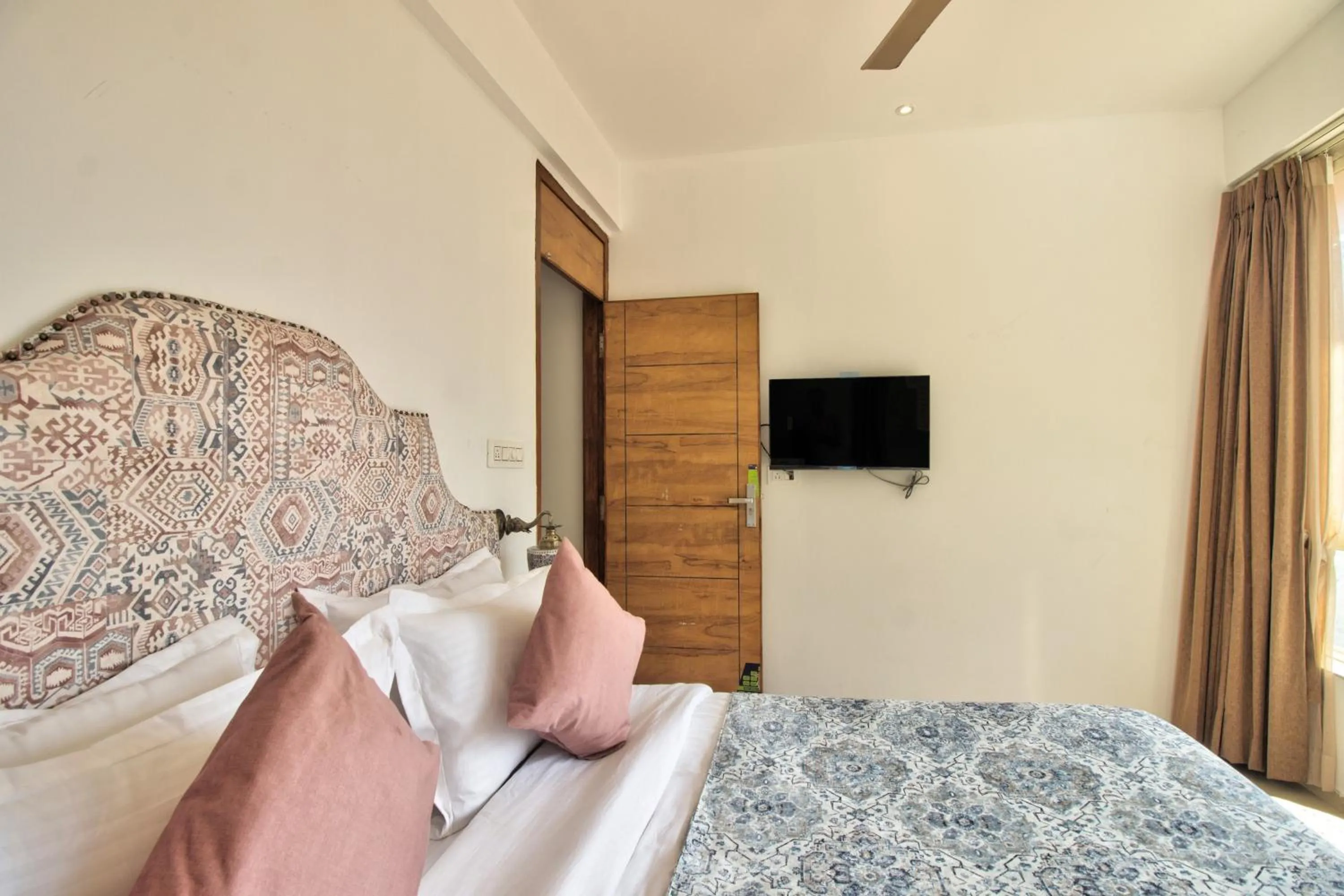 Photo of the whole room, Bed in Hotel Sea Sapphire ,Calangute