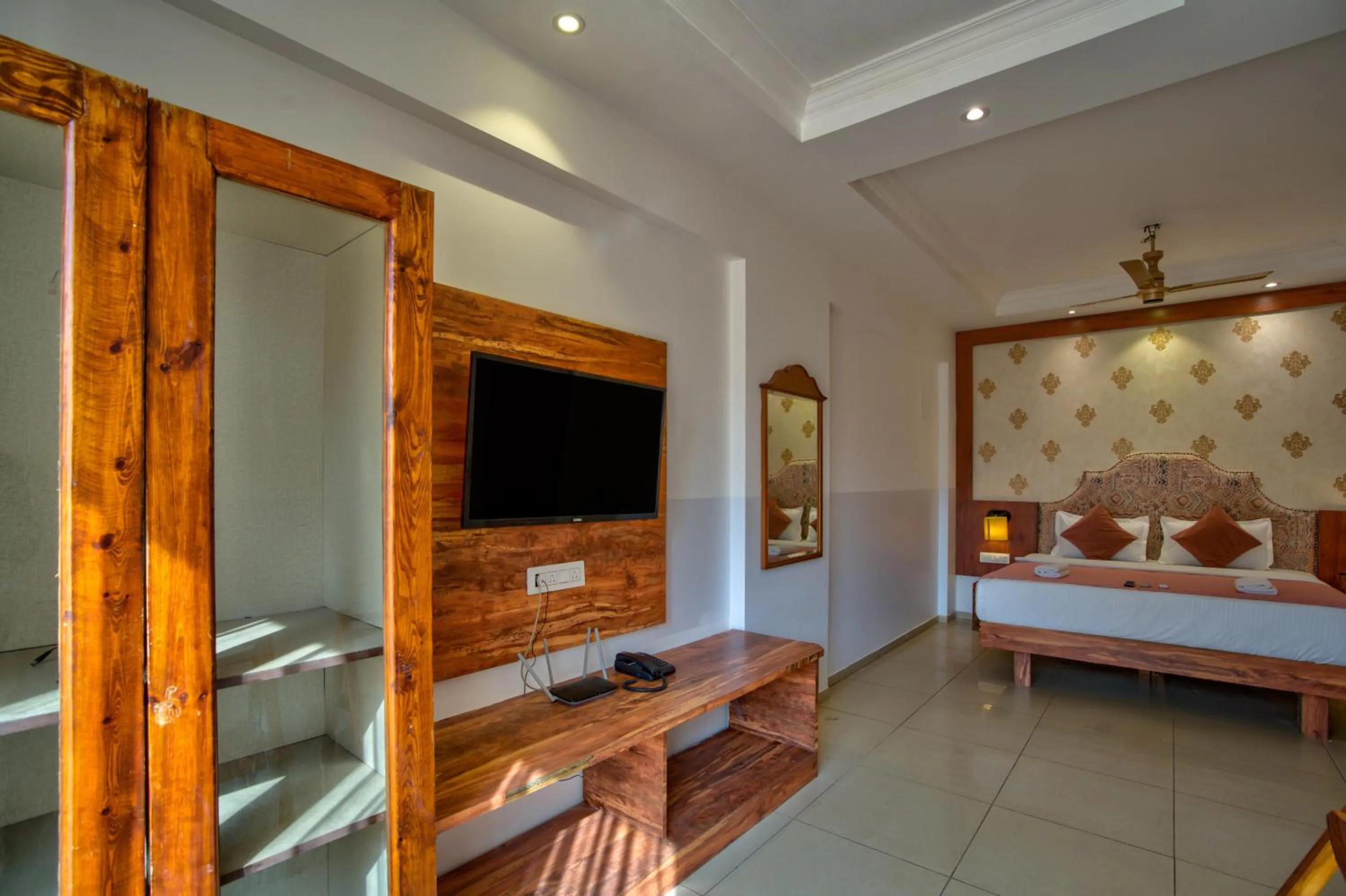 Photo of the whole room, Bed in Hotel Sea Sapphire ,Calangute