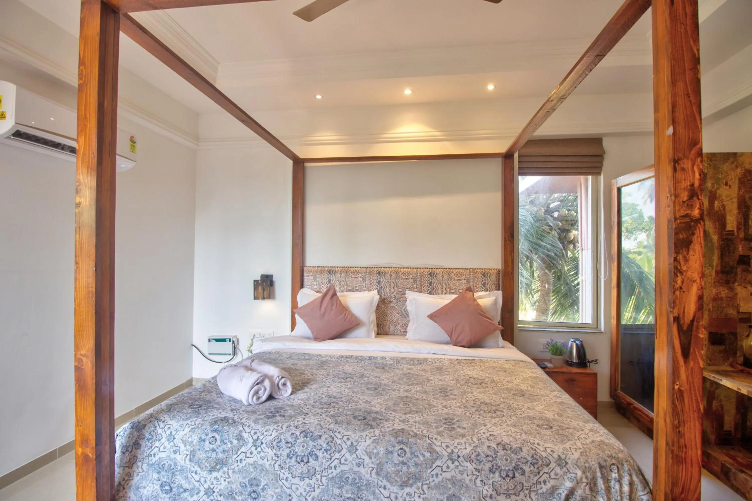 Photo of the whole room, Bed in Hotel Sea Sapphire ,Calangute