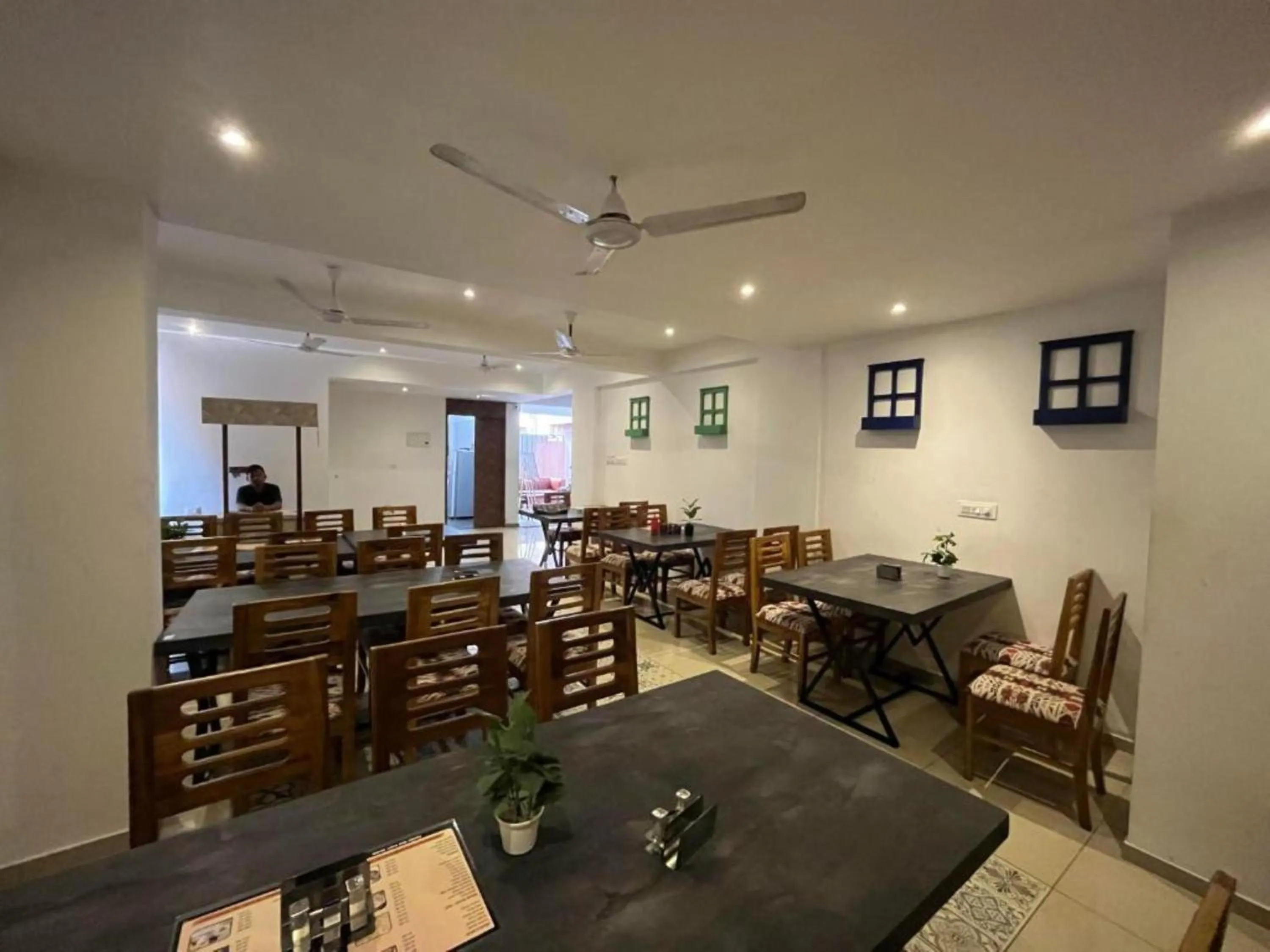 Restaurant/places to eat in Hotel Sea Sapphire ,Calangute