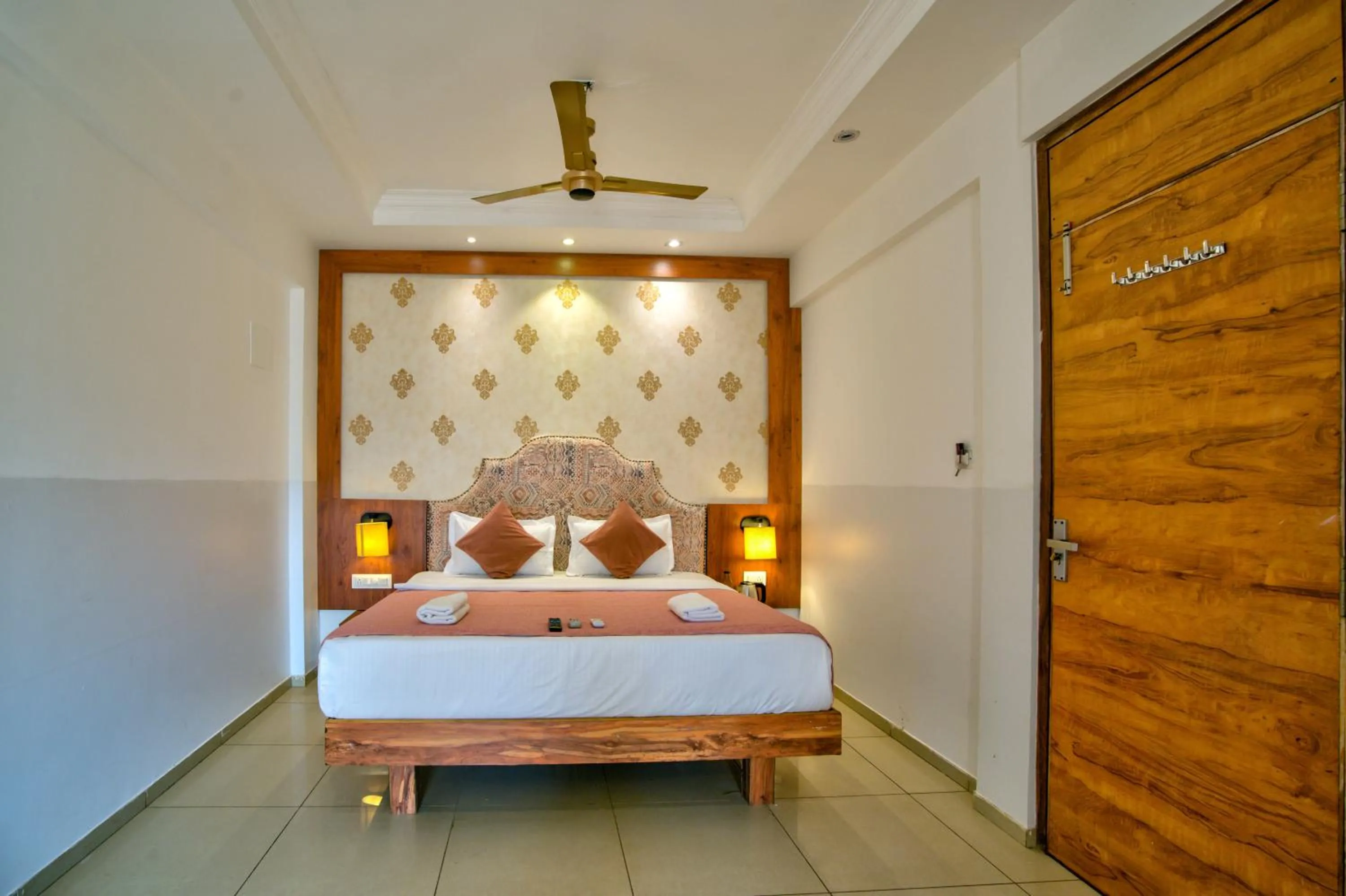 Photo of the whole room, Bed in Hotel Sea Sapphire ,Calangute
