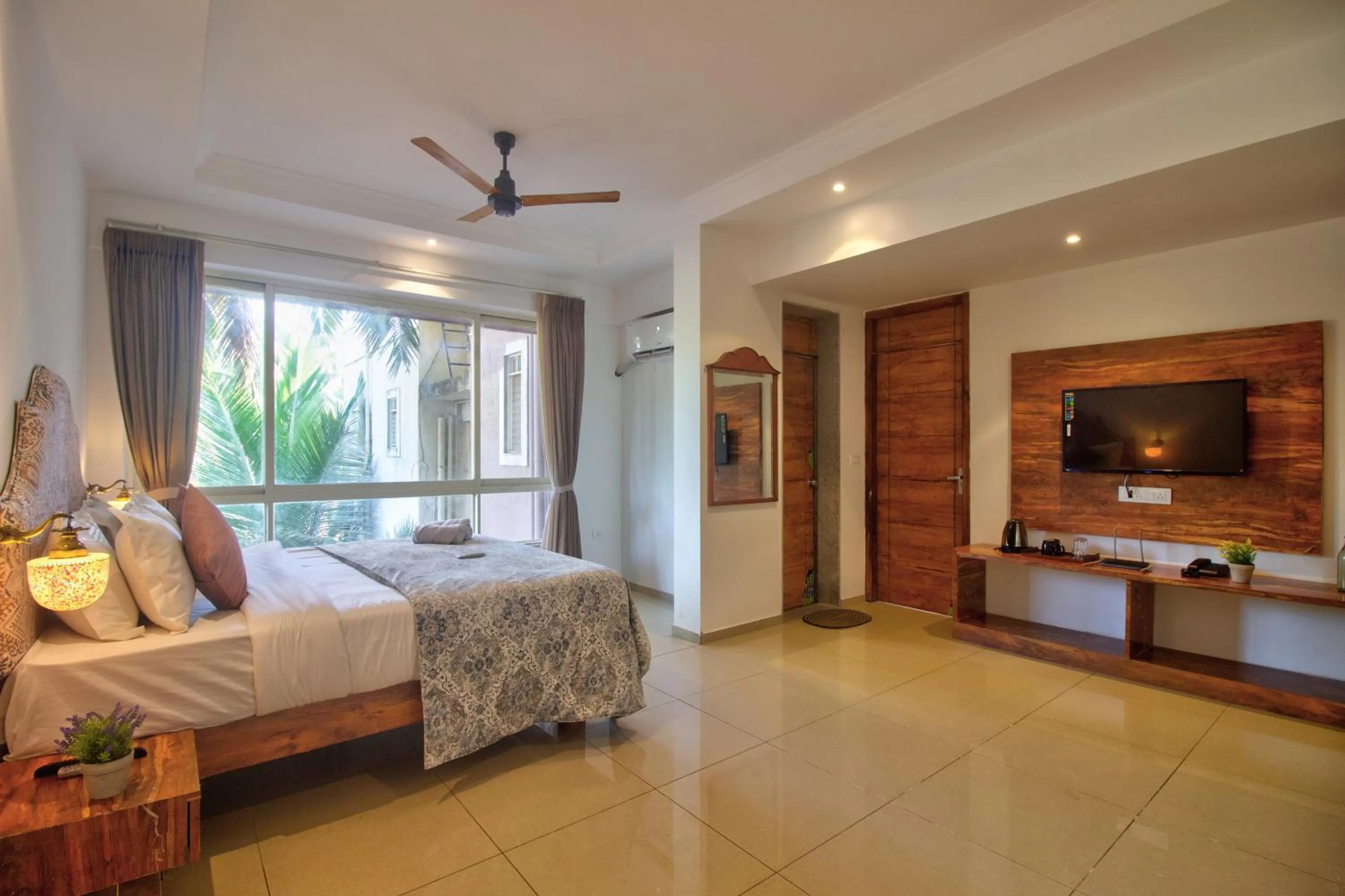 Photo of the whole room, Bed in Hotel Sea Sapphire ,Calangute