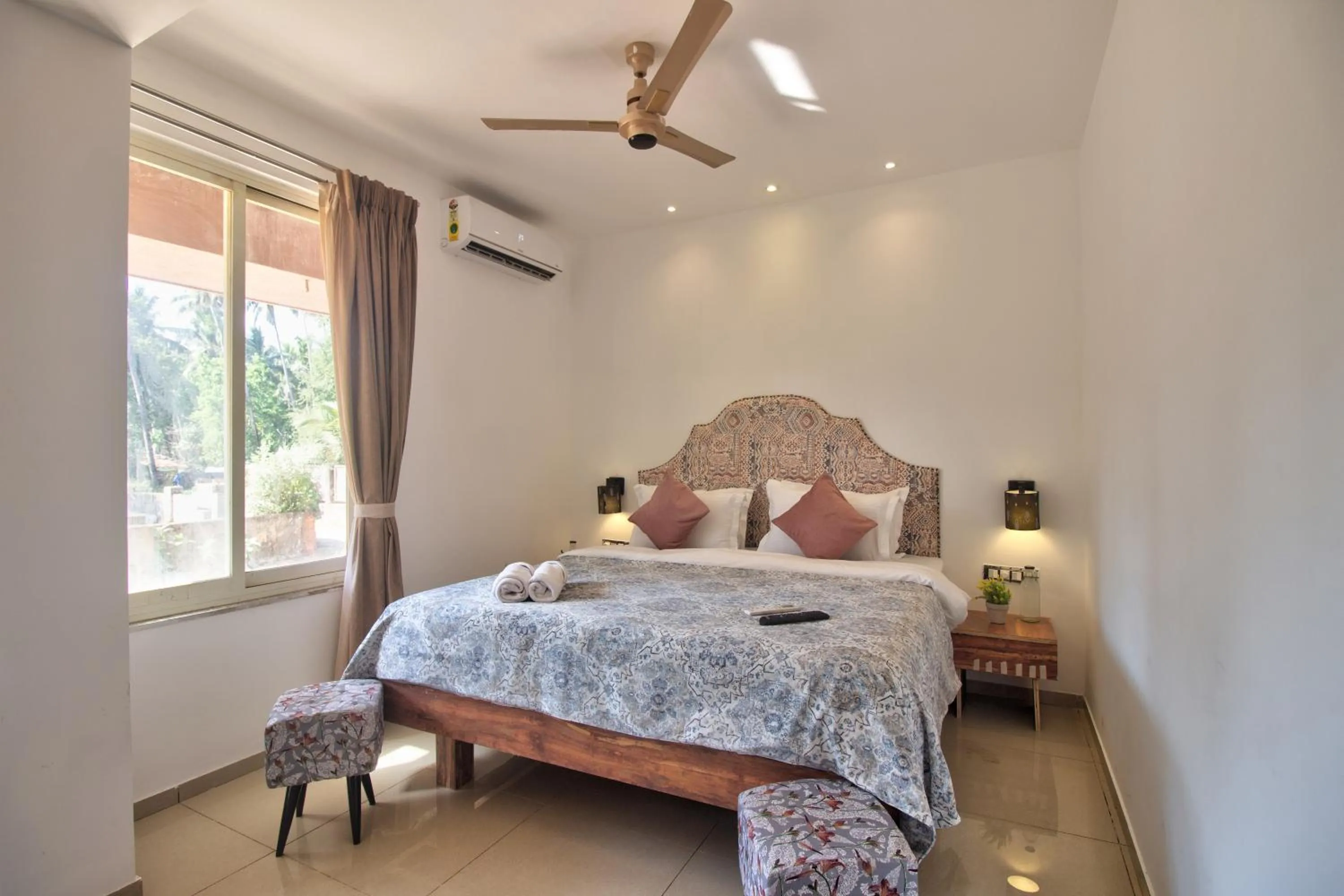 Photo of the whole room, Bed in Hotel Sea Sapphire ,Calangute