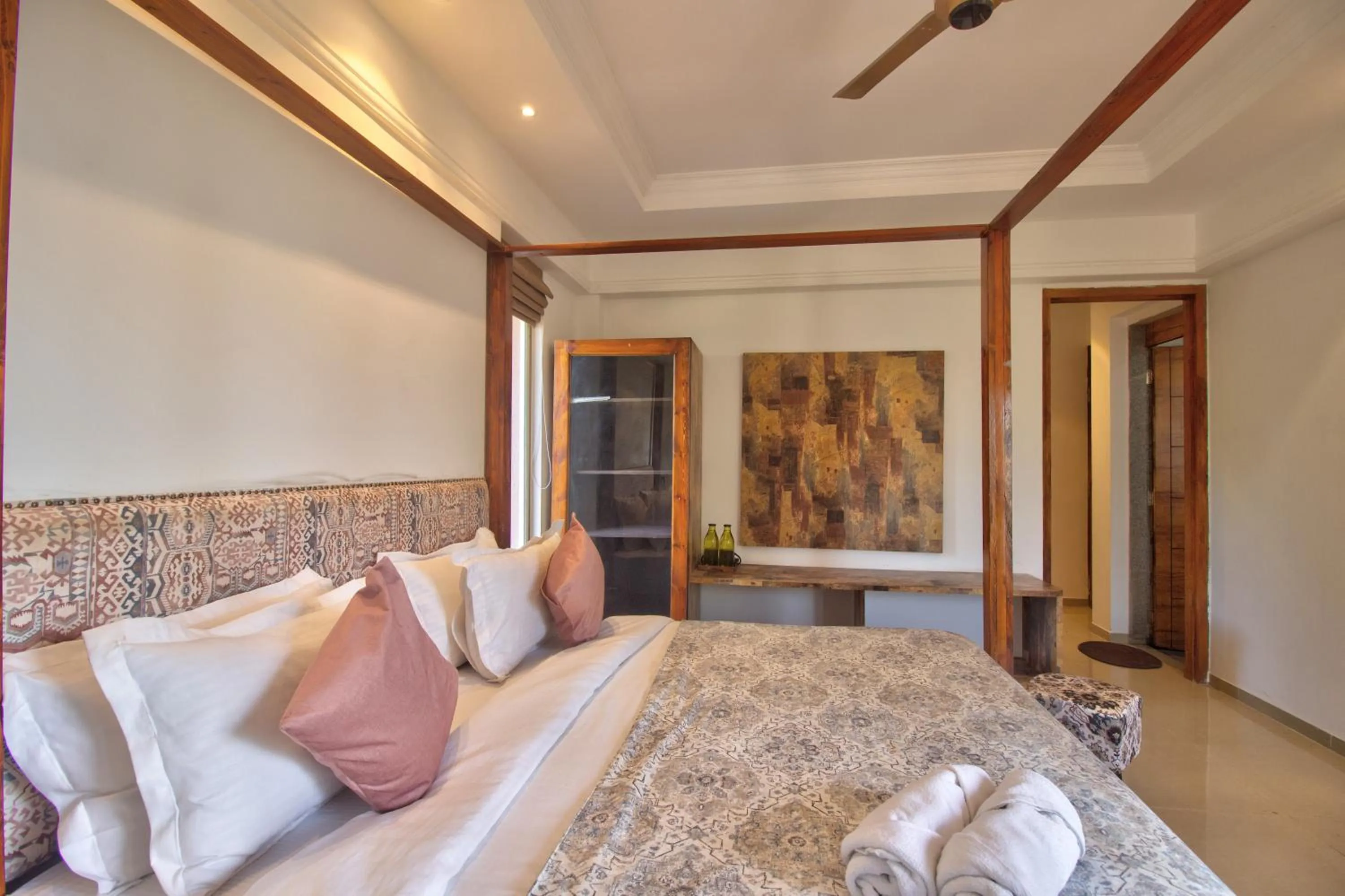 Photo of the whole room, Bed in Hotel Sea Sapphire ,Calangute