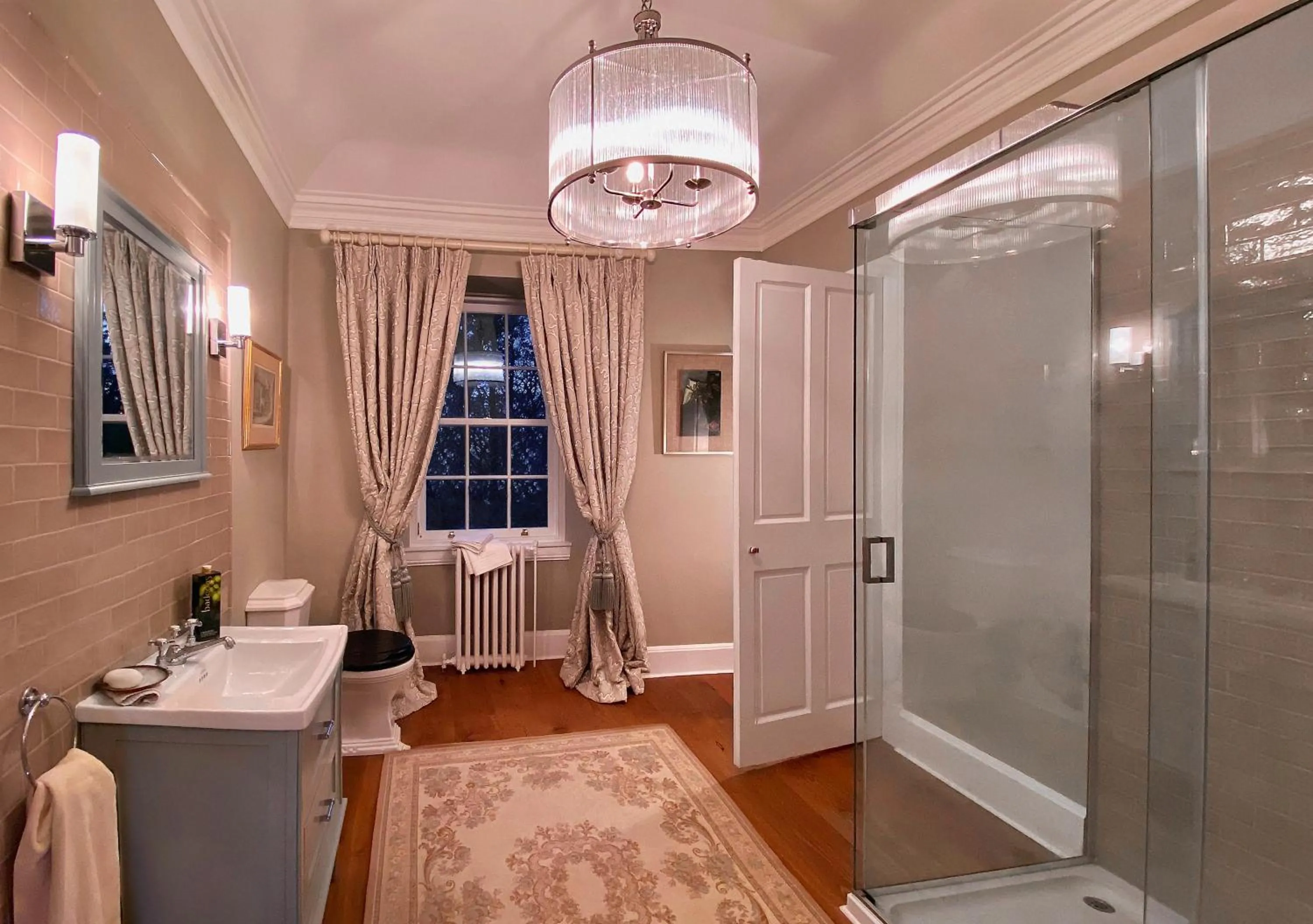 Bathroom in Park of Drumquhassle