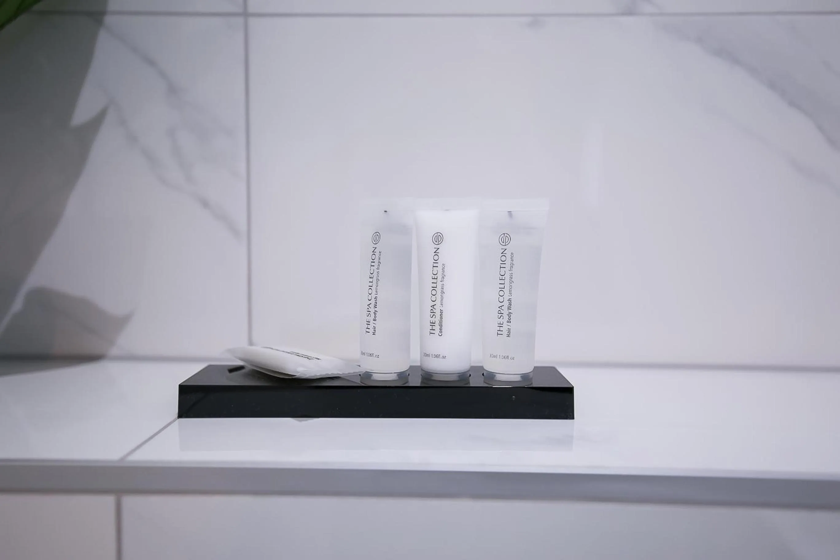 Bathroom in Four Star Apartments - Keizerstraat