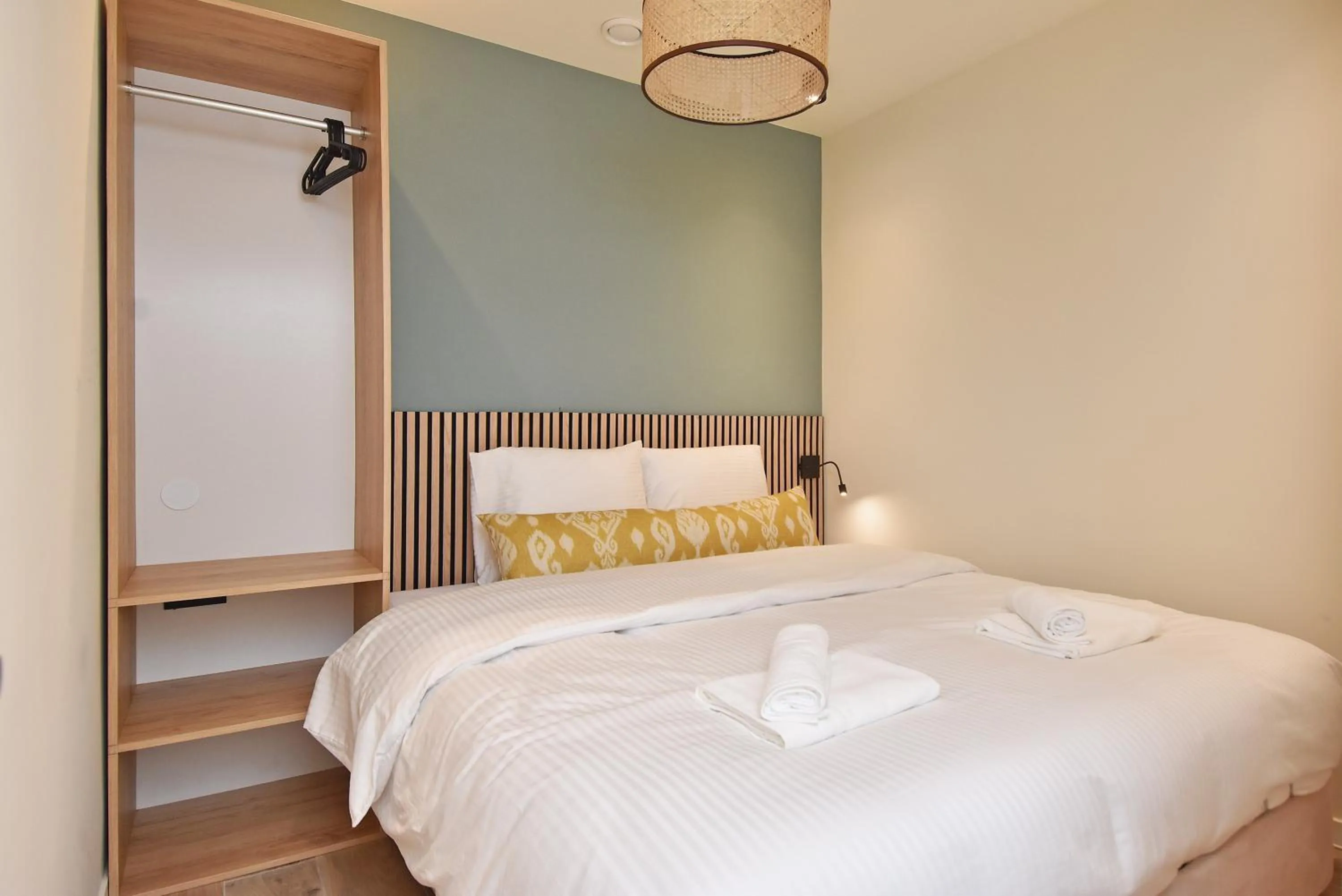 Bed in Four Star Apartments - Keizerstraat