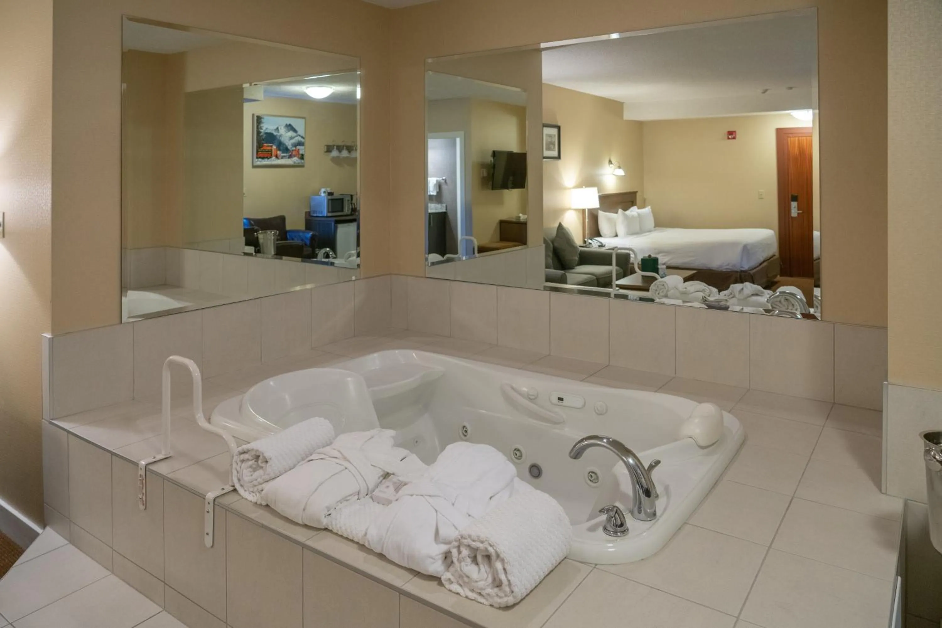 Bath, Bed in Irwin's Mountain Inn