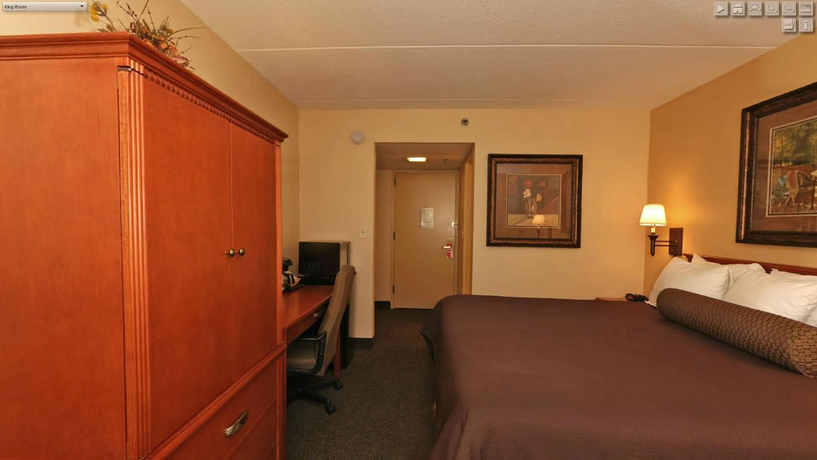 Bed in Ramada by Wyndham Plymouth Hotel & Conference Center