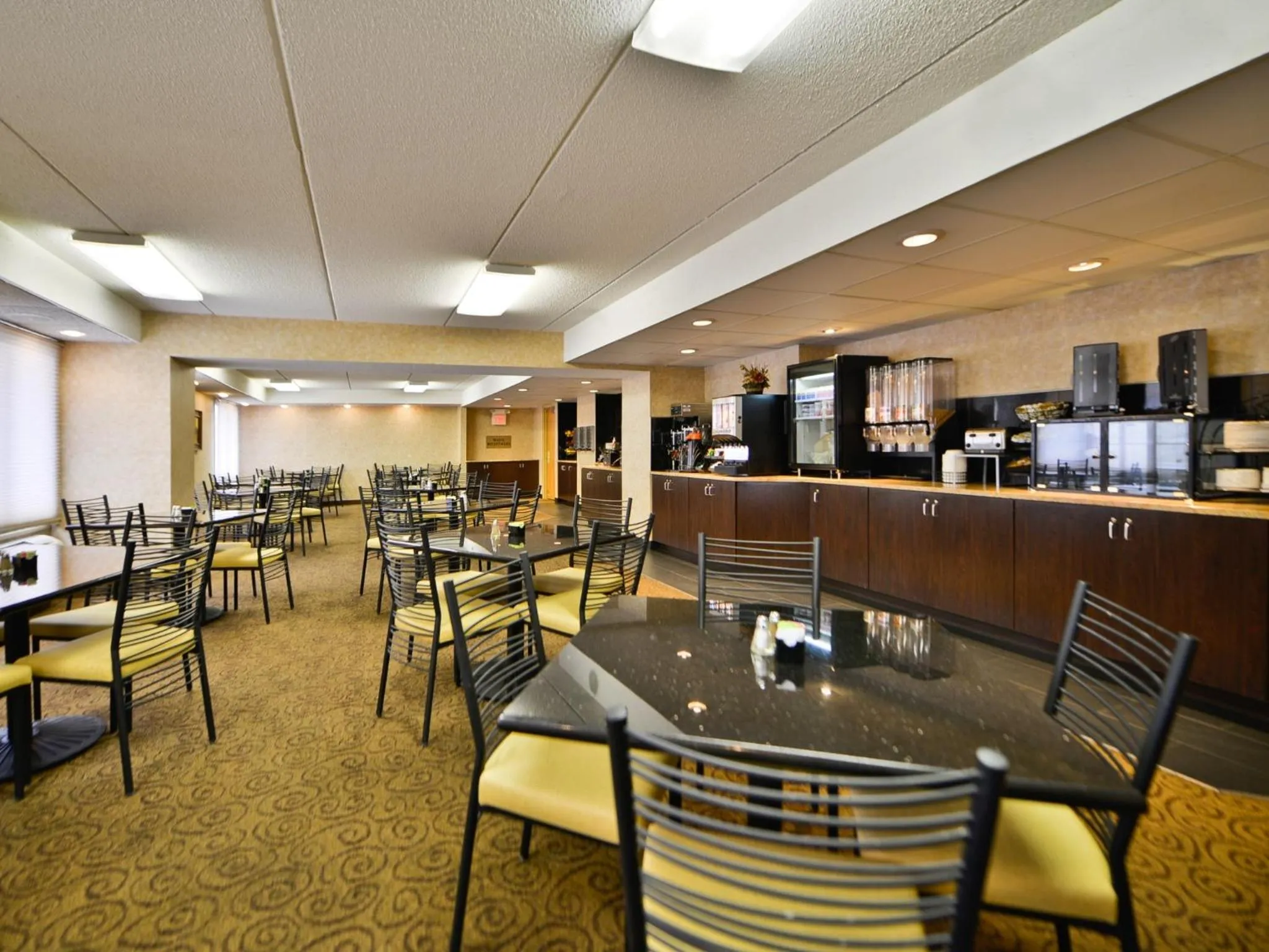 Restaurant/places to eat in Ramada by Wyndham Plymouth Hotel & Conference Center
