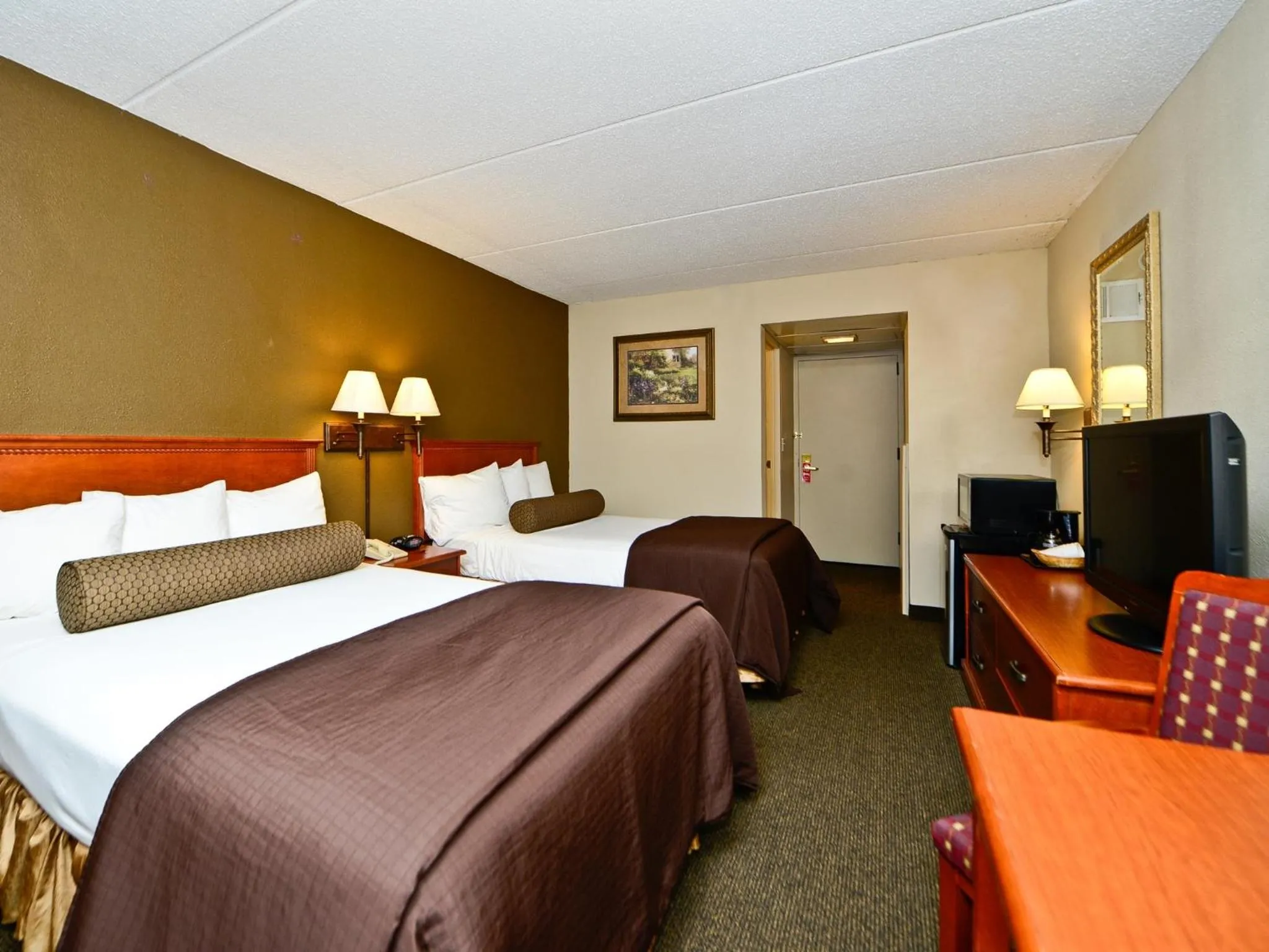 Bed in Ramada by Wyndham Plymouth Hotel & Conference Center
