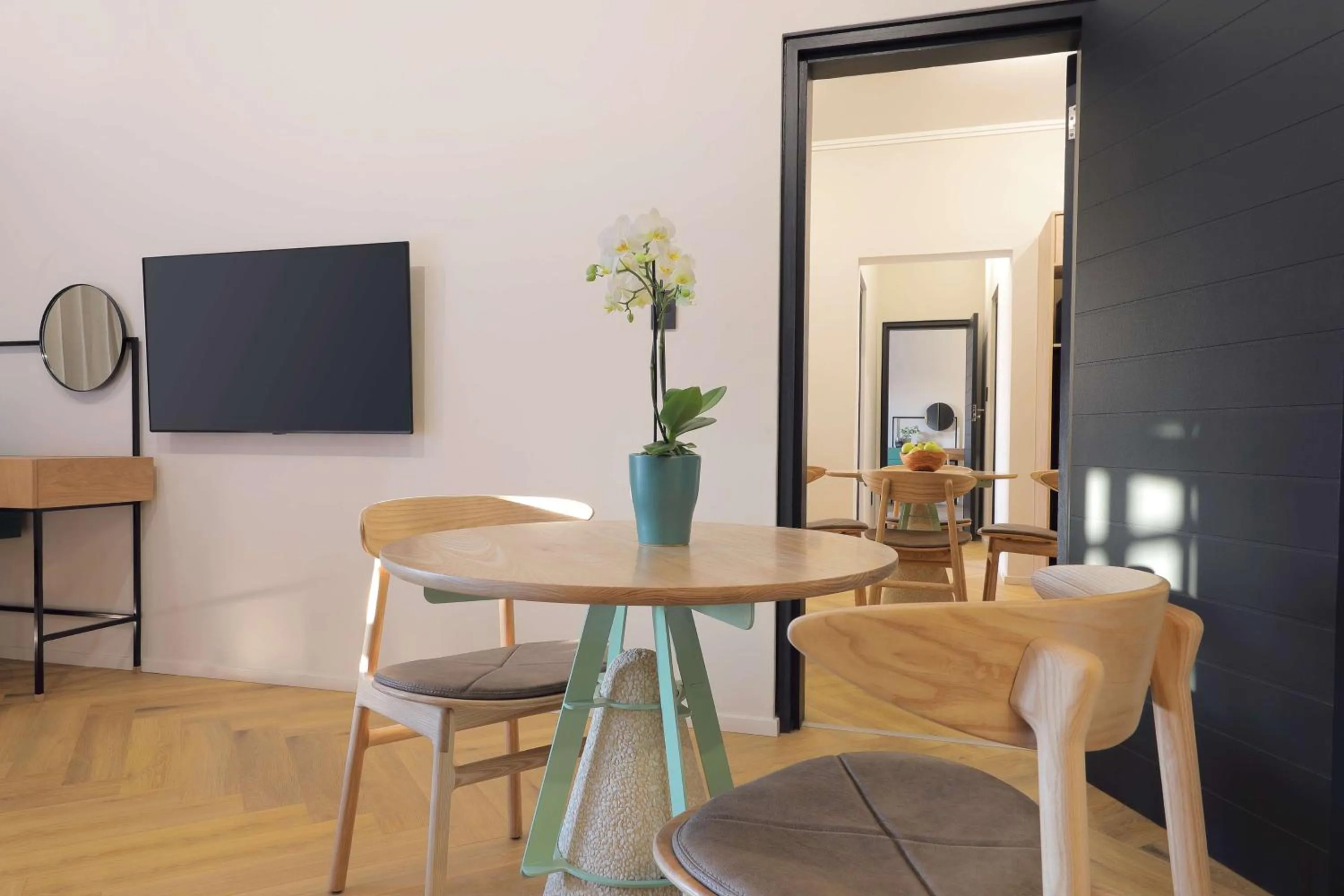 Communal lounge/ TV room in Hyatt House Johannesburg, Sandton