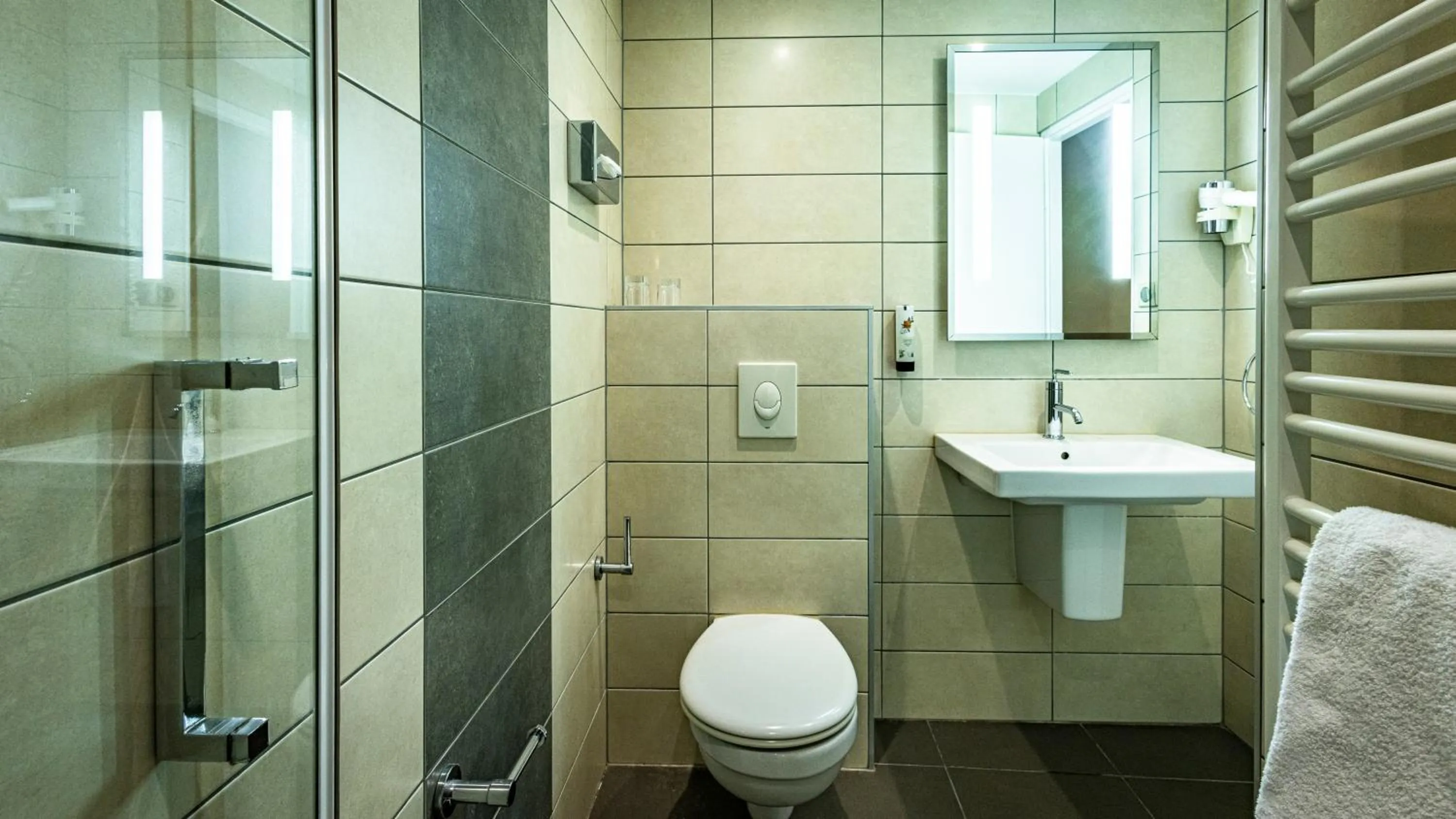 Bathroom in Hotel De Guise Nancy Vieille Ville