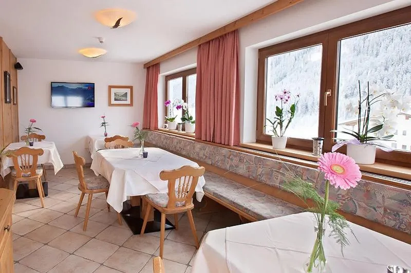 Restaurant/places to eat in Hotel Sonne