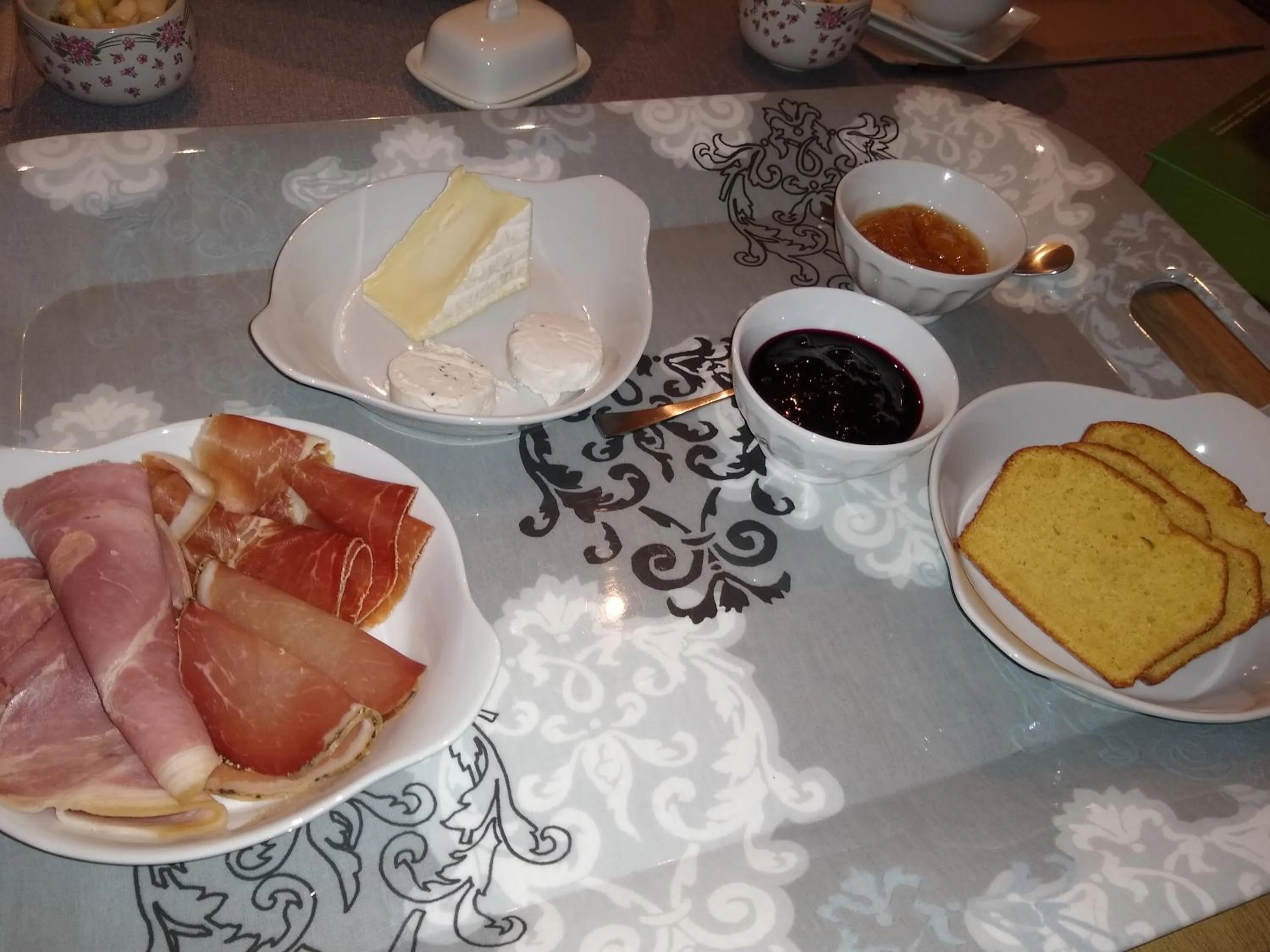 Breakfast in Les Agapanthes