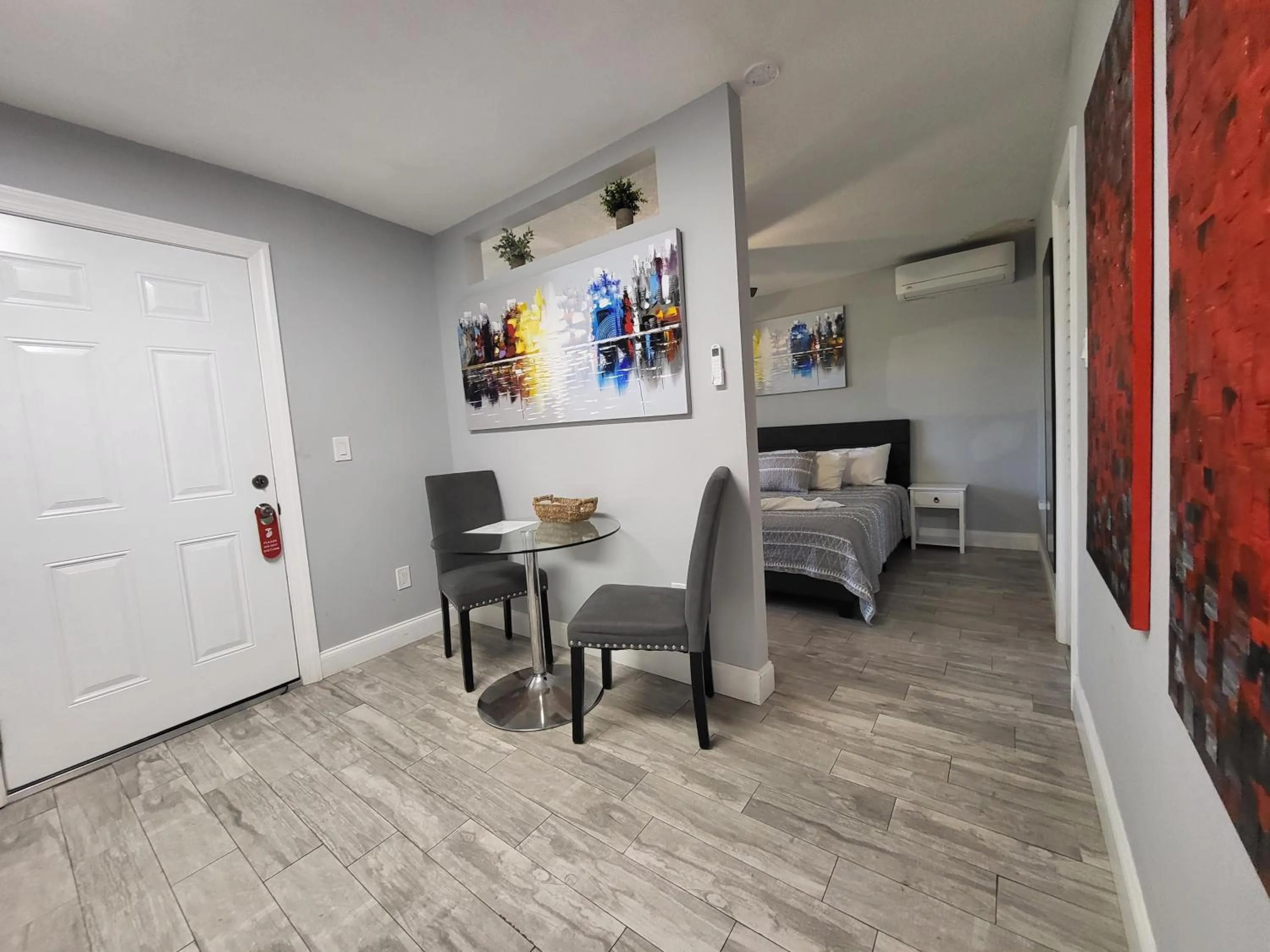 Dining area, Bed in Barefoot mailman motel