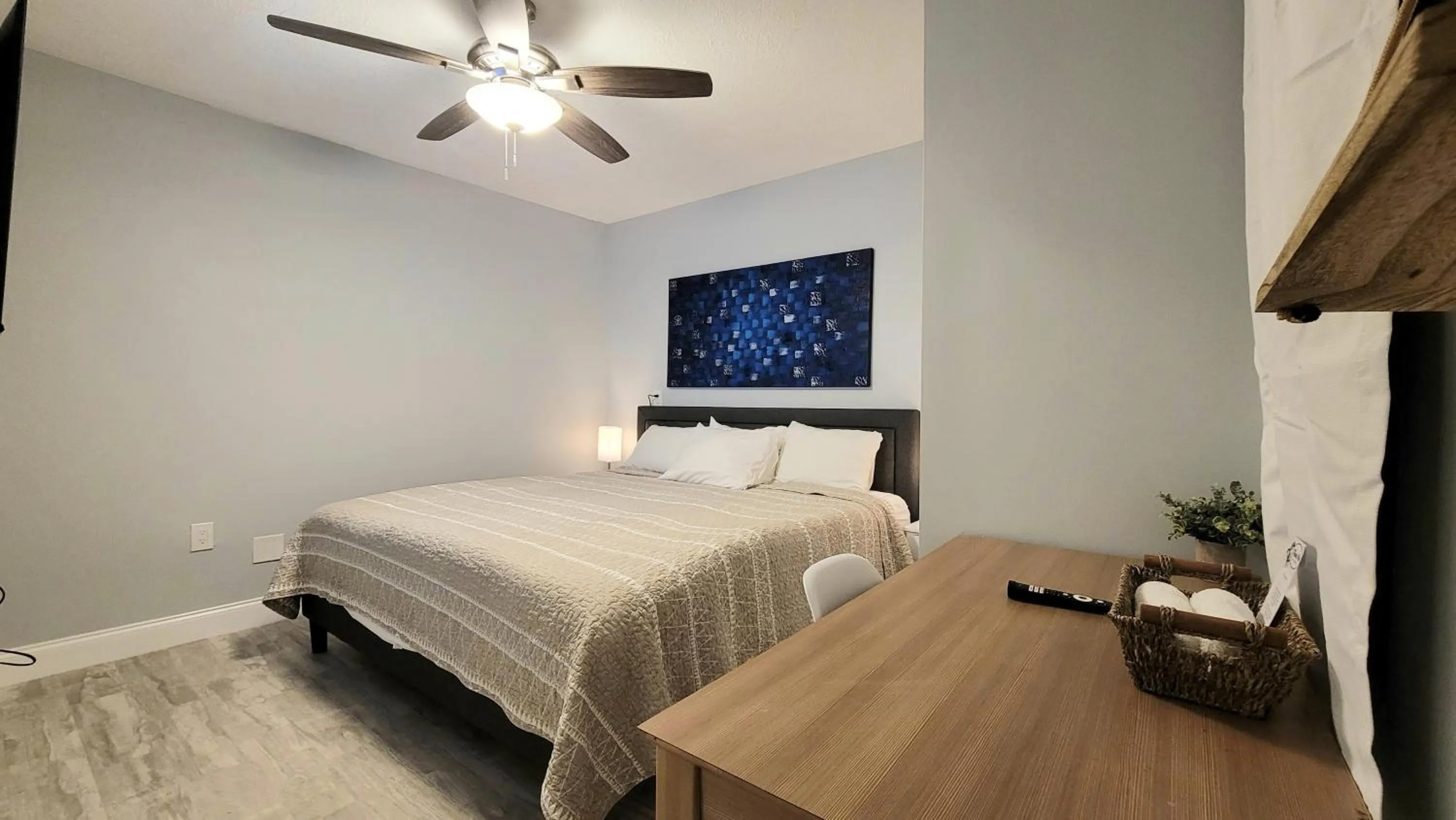 Bedroom, Bed in Barefoot mailman motel