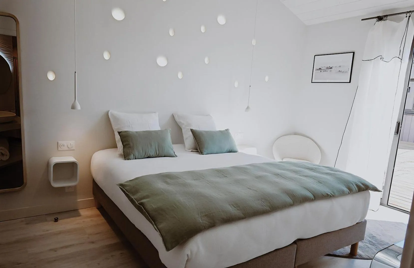 Photo of the whole room, Bed in L'envie