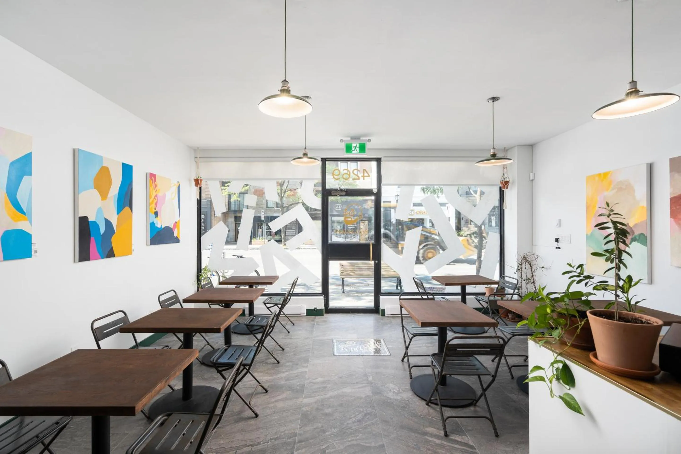 Restaurant/places to eat in François-Denis Apartments