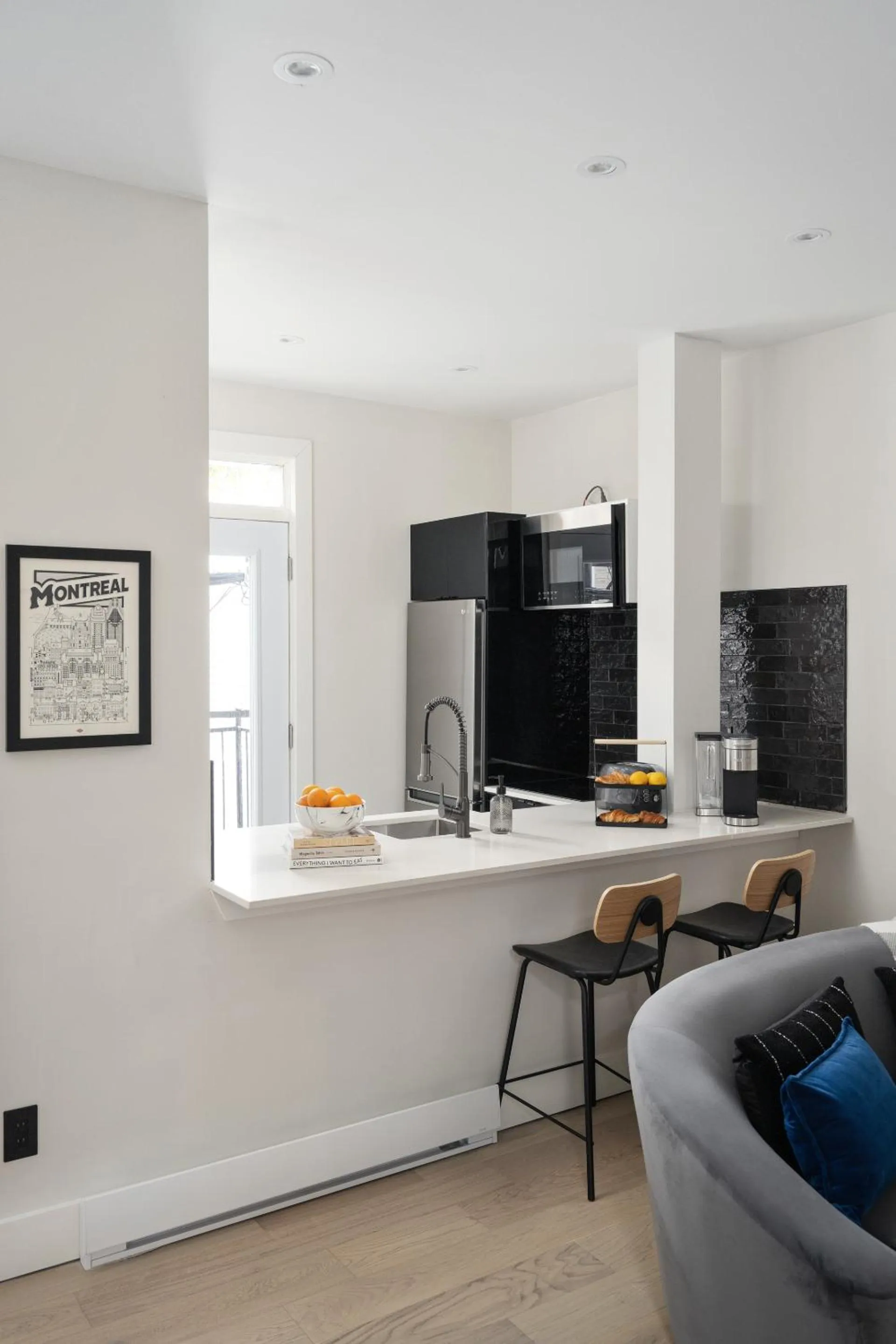 Kitchen or kitchenette in François-Denis Apartments