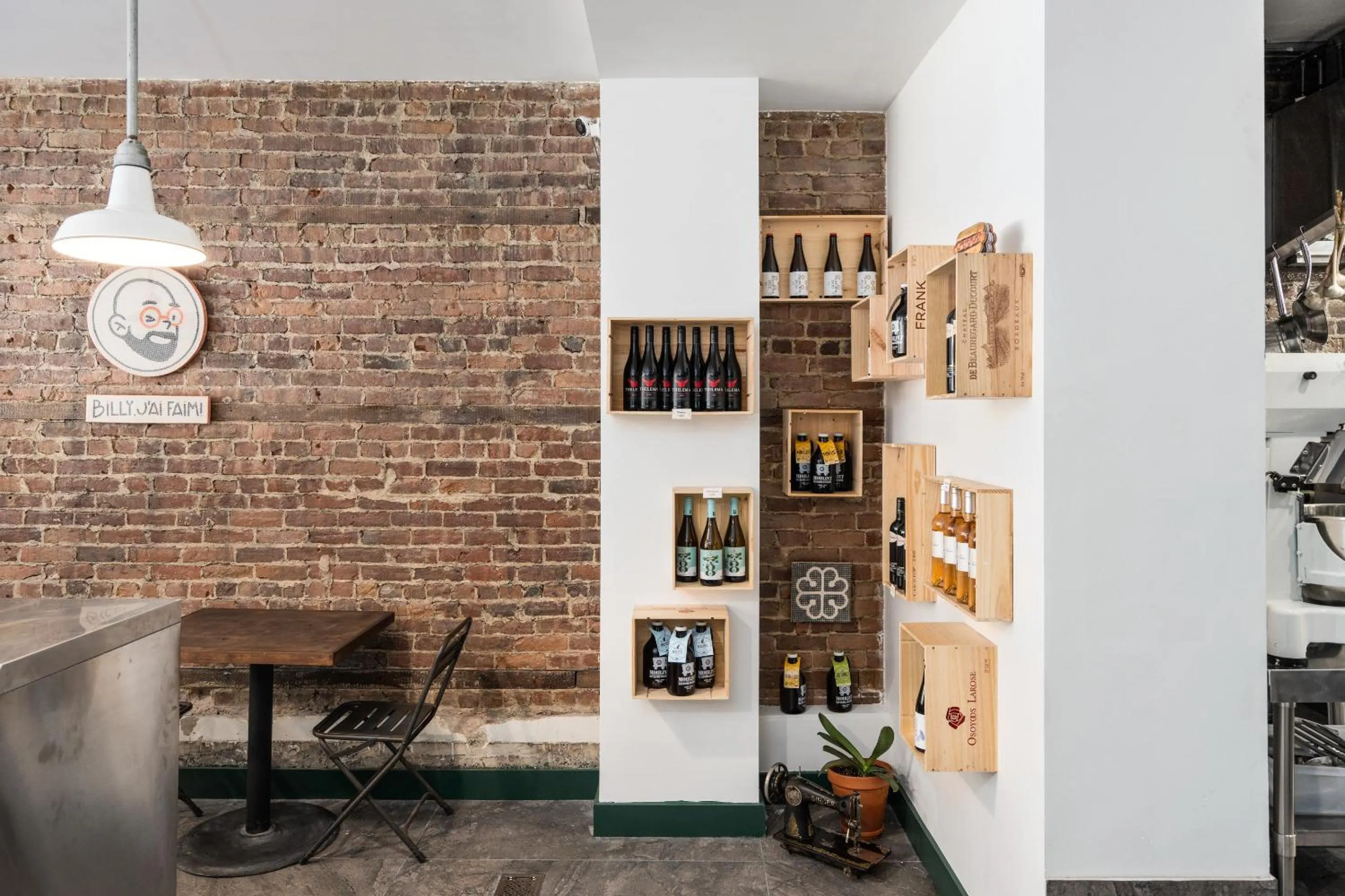 Restaurant/places to eat in François-Denis Apartments