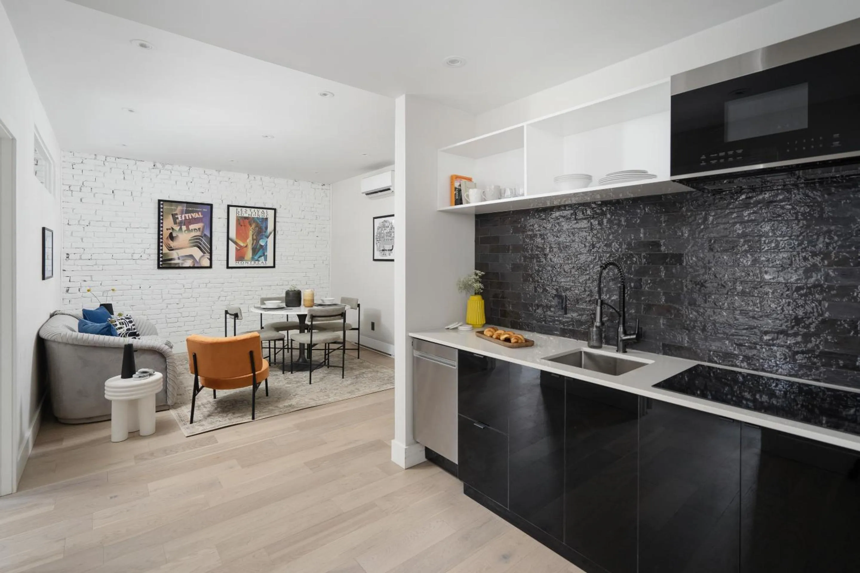 Kitchen or kitchenette in François-Denis Apartments