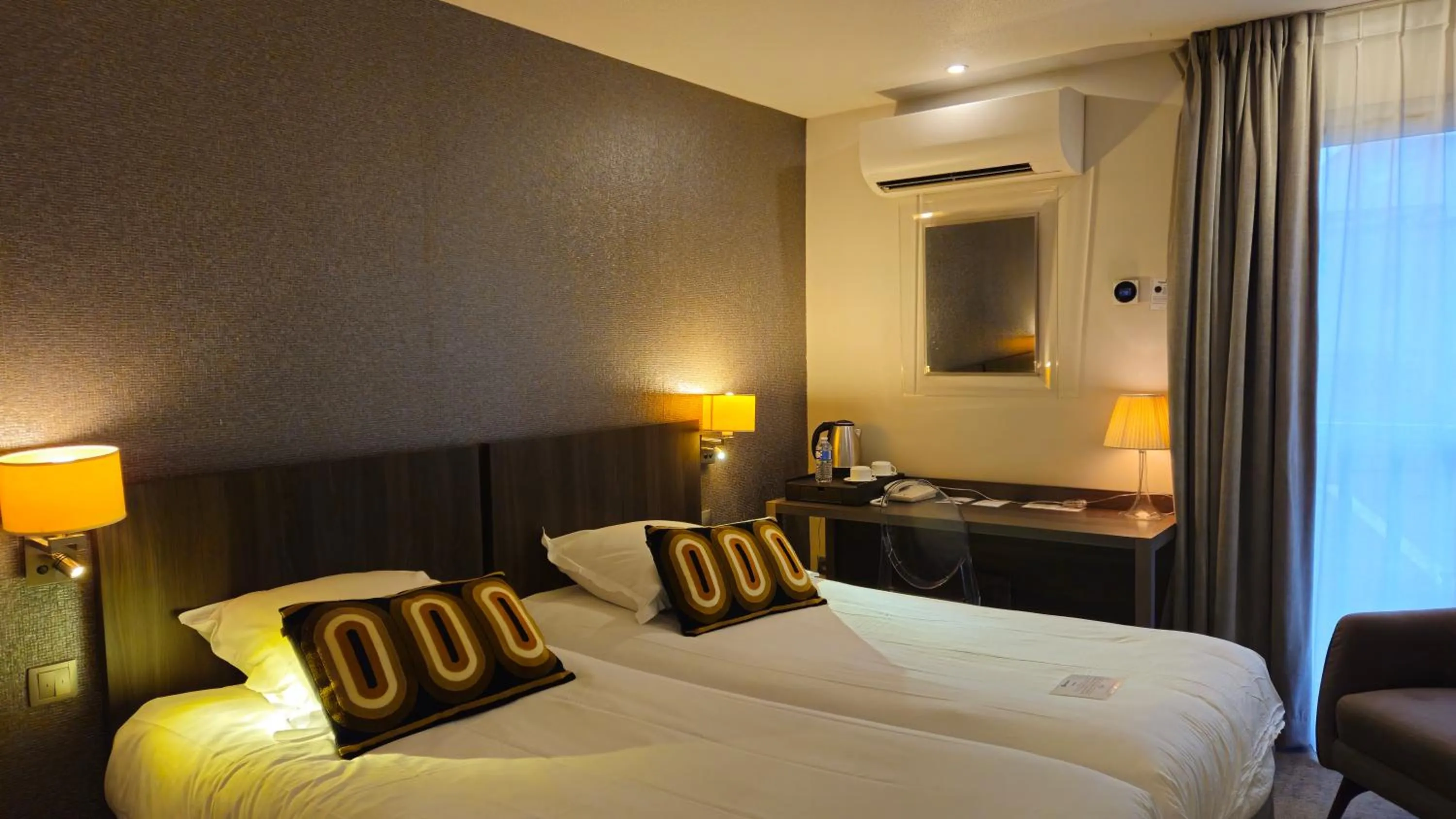 Bed in Best Western Hotel Acadie Paris Nord Villepinte