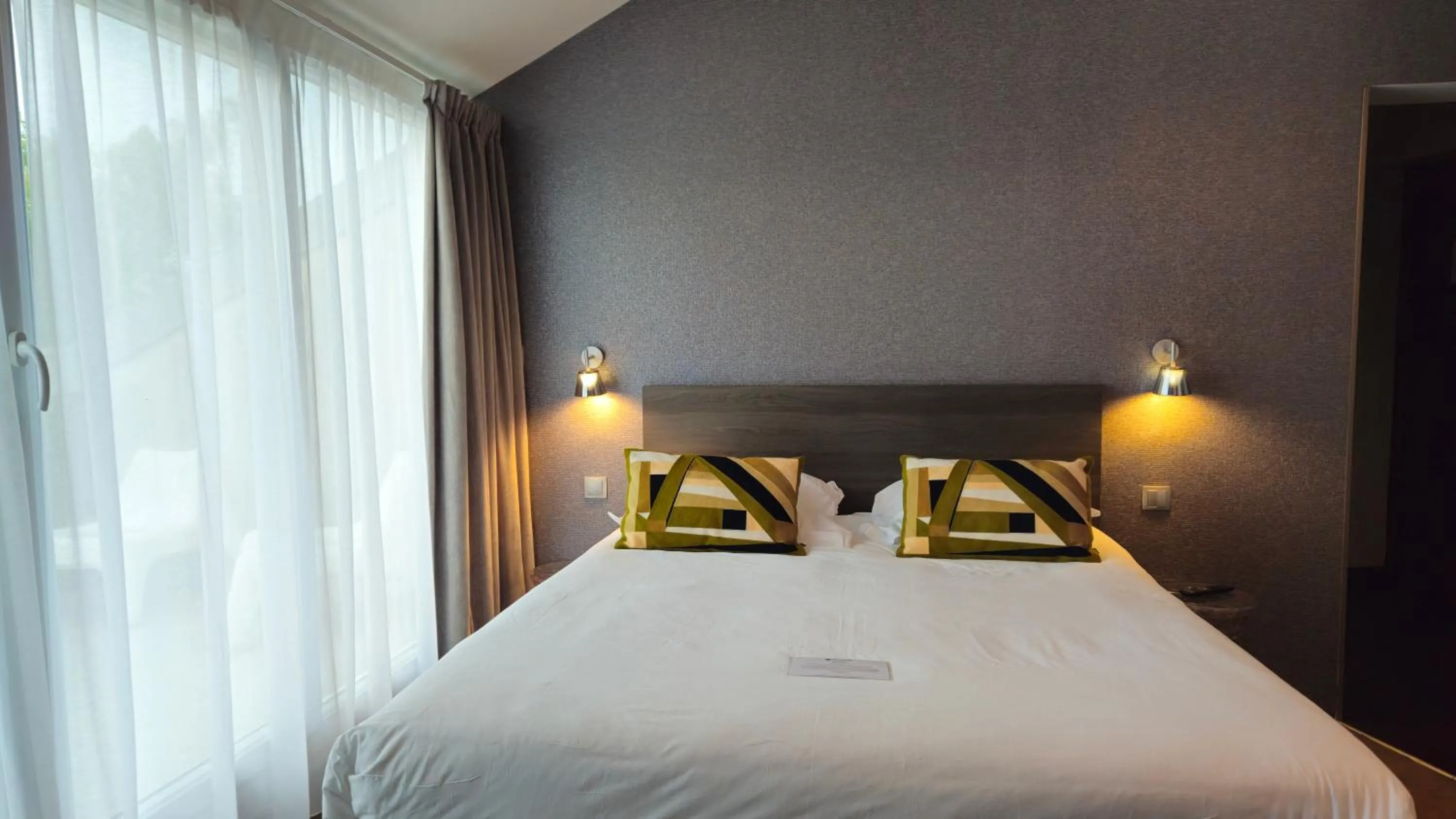 Bed in Best Western Hotel Acadie Paris Nord Villepinte