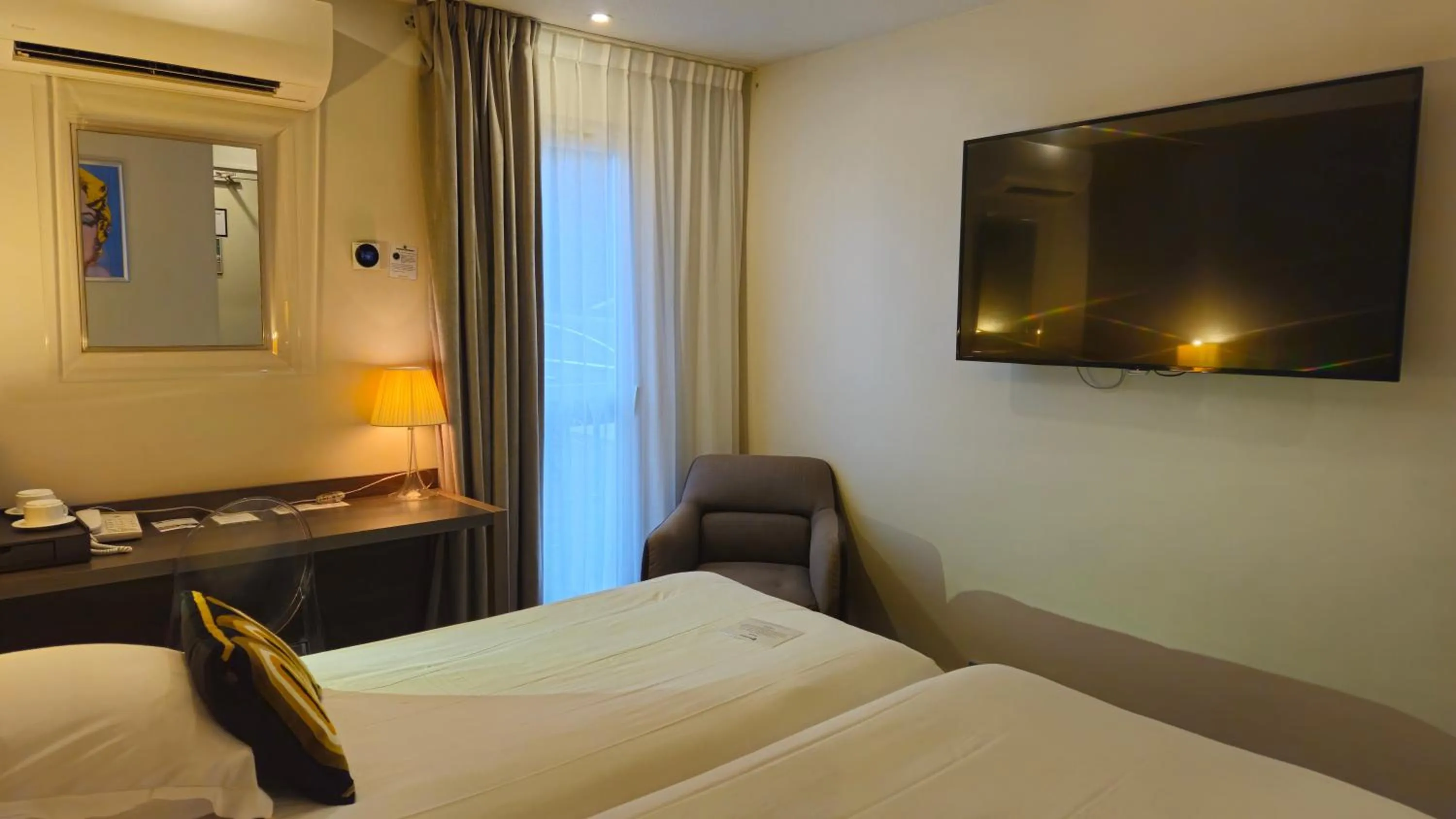 Bed in Best Western Hotel Acadie Paris Nord Villepinte