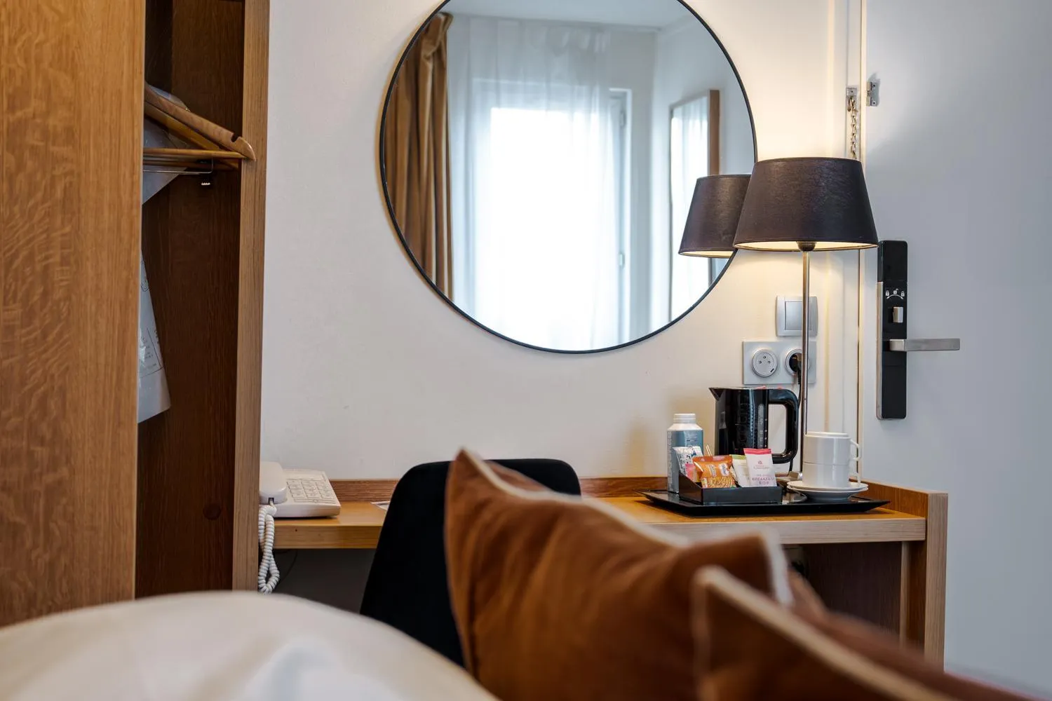 Coffee/tea facilities, Bed in Best Western Hotel Acadie Paris Nord Villepinte