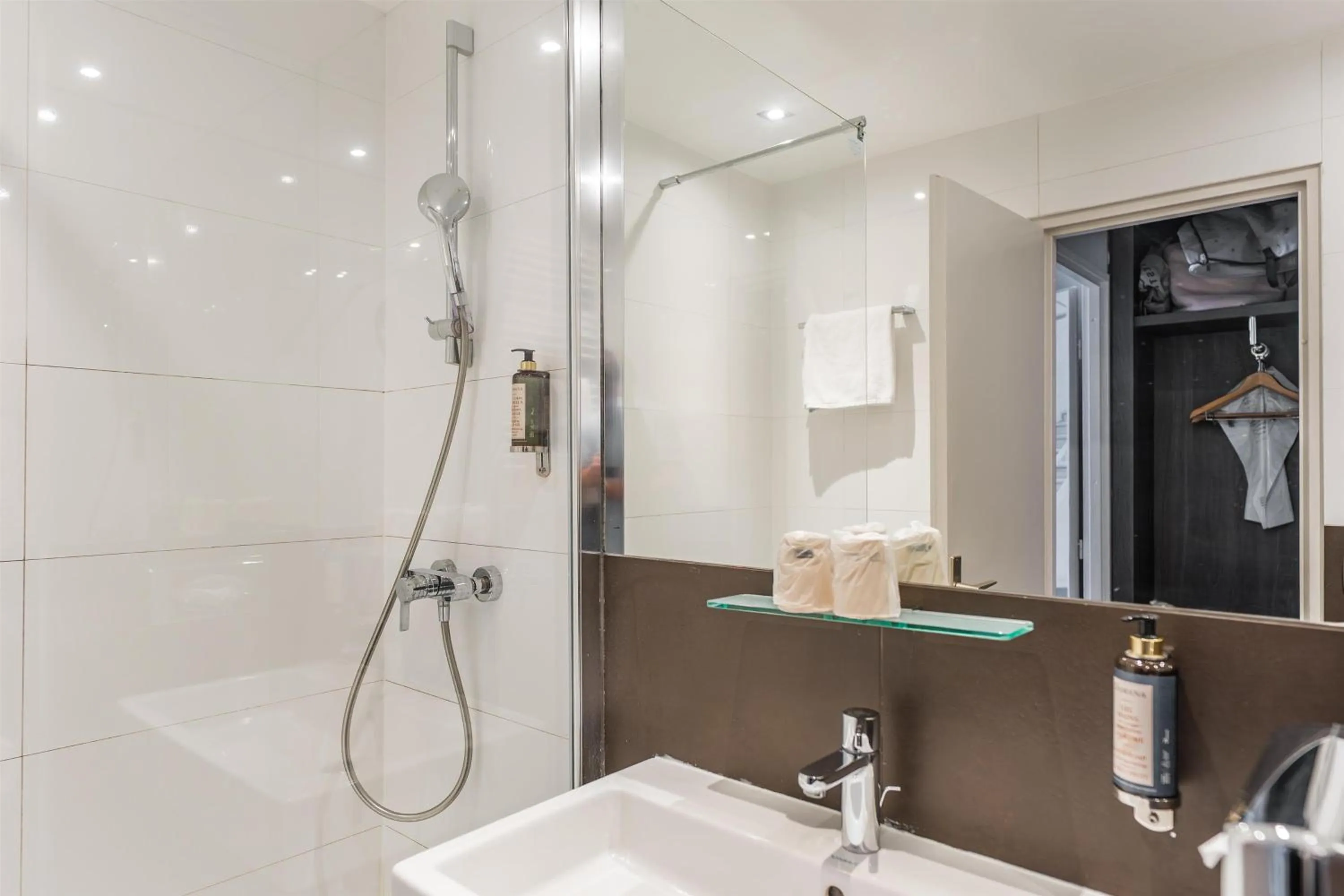 Bathroom in Best Western Hotel Acadie Paris Nord Villepinte