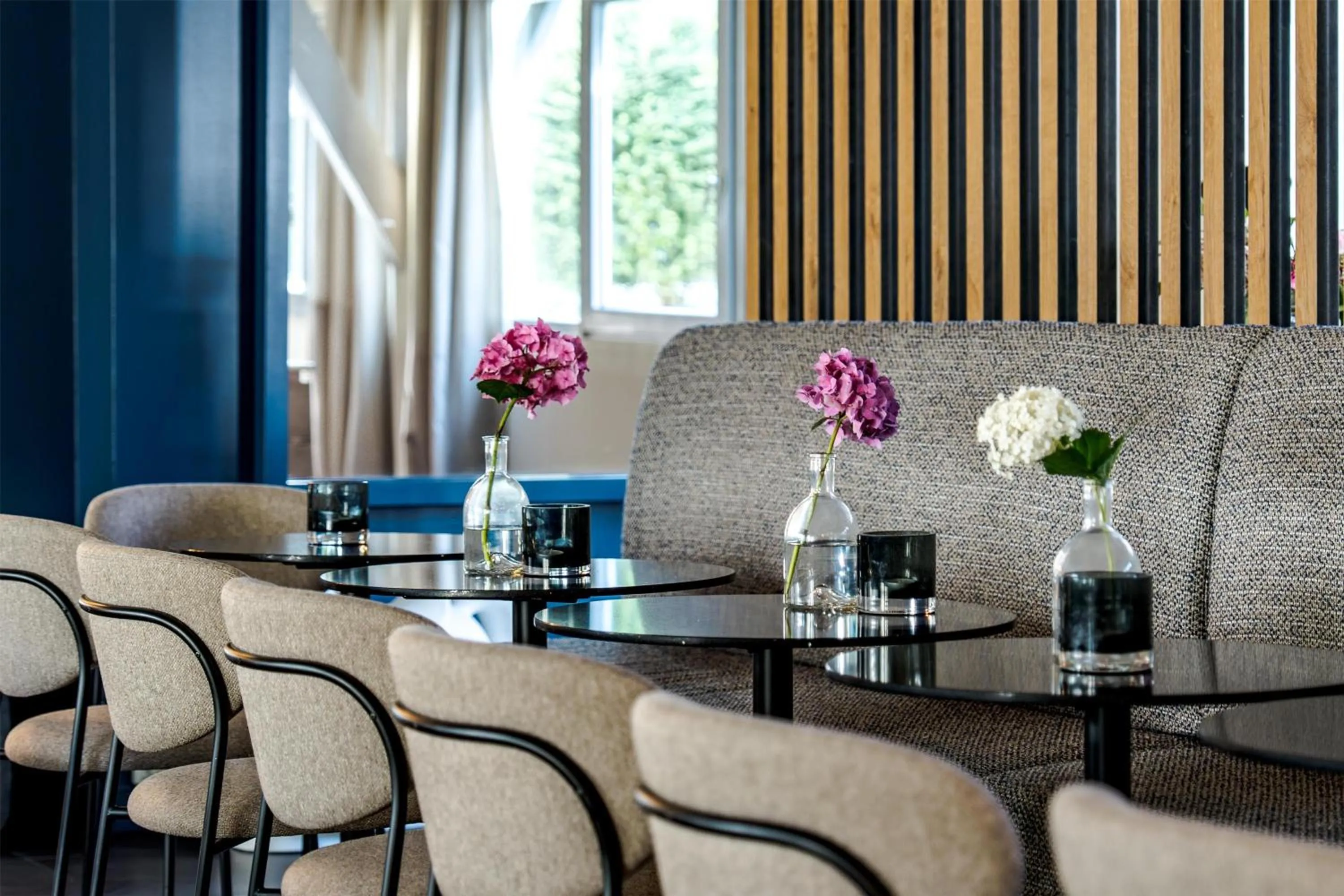 Lobby or reception in Best Western Hotel Acadie Paris Nord Villepinte