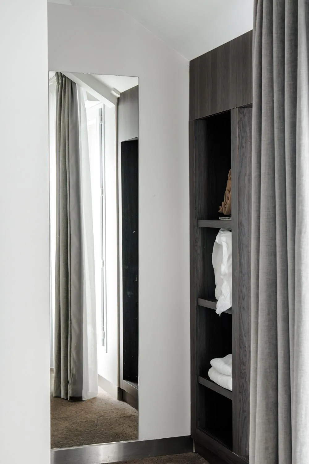 wardrobe in Best Western Hotel Acadie Paris Nord Villepinte