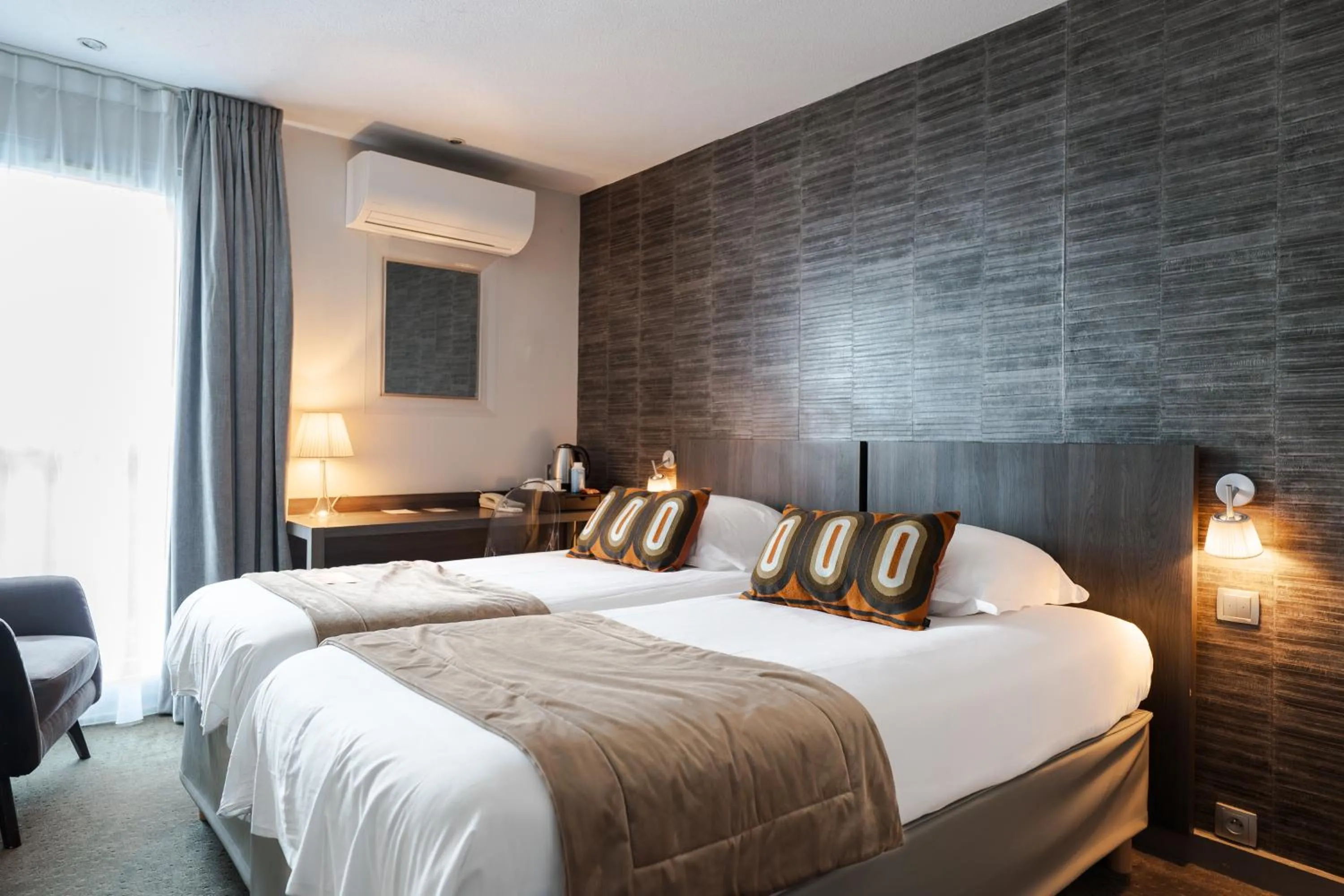 Bed in Best Western Hotel Acadie Paris Nord Villepinte