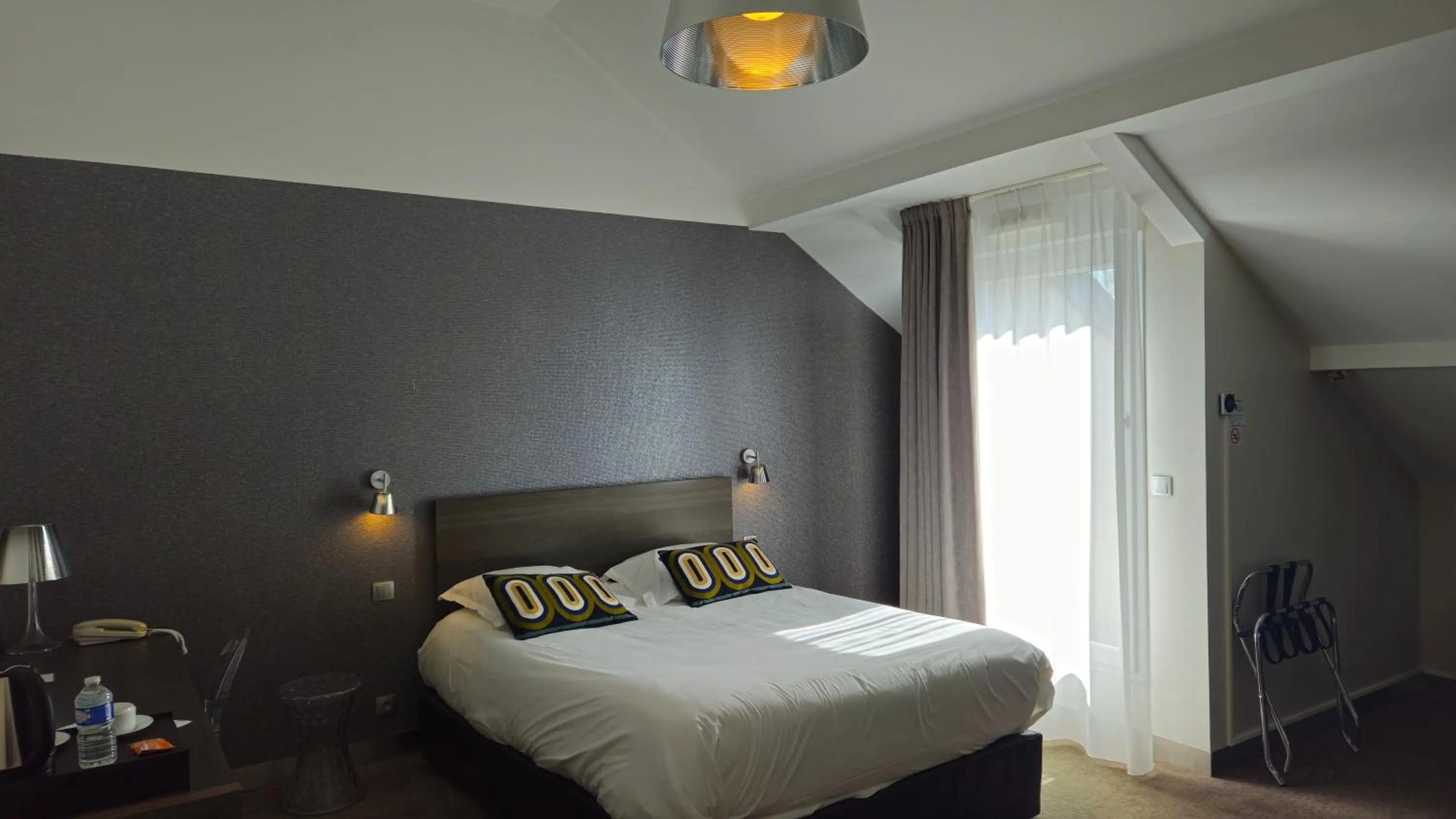 Bed in Best Western Hotel Acadie Paris Nord Villepinte