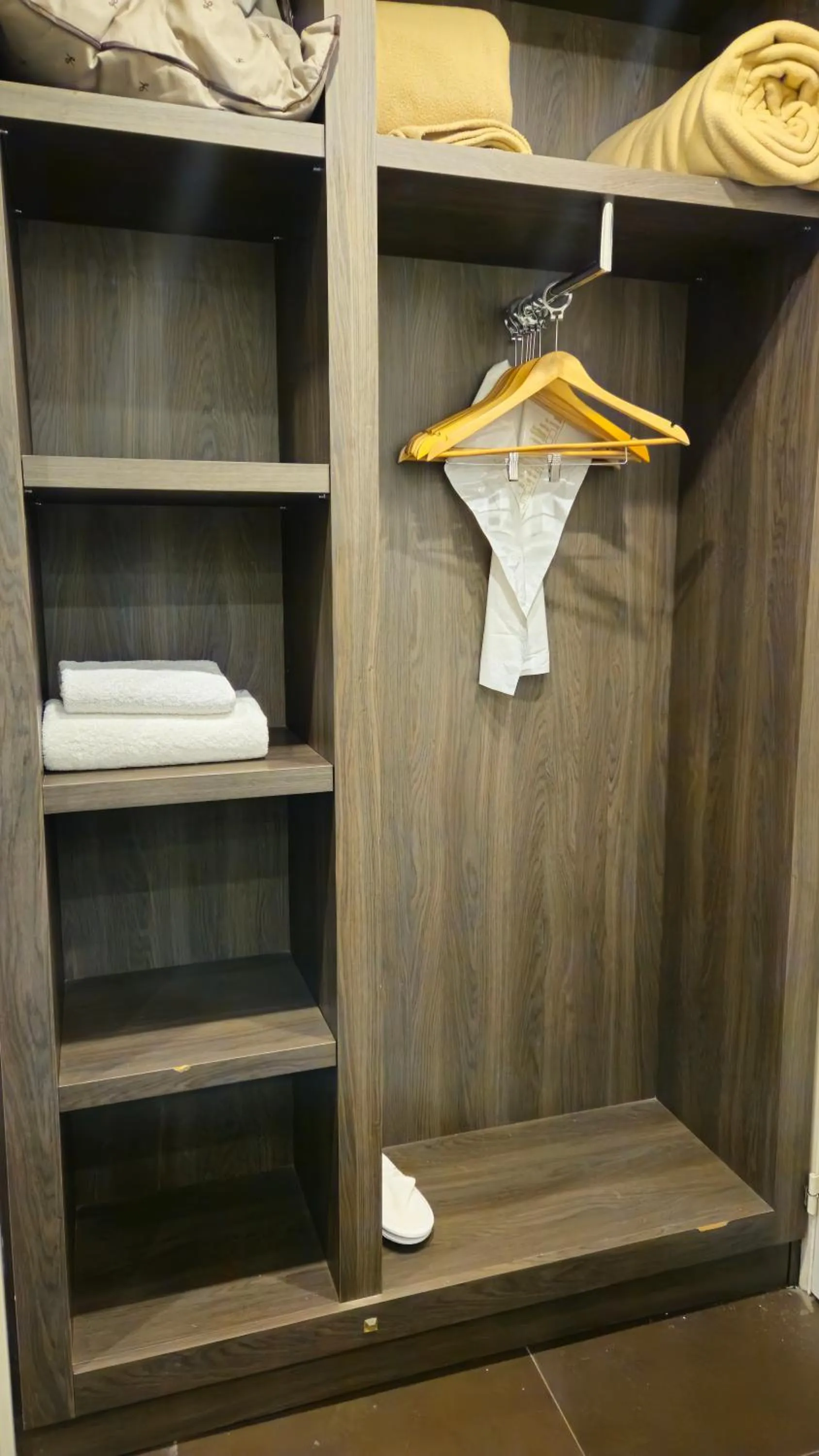 towels in Best Western Hotel Acadie Paris Nord Villepinte