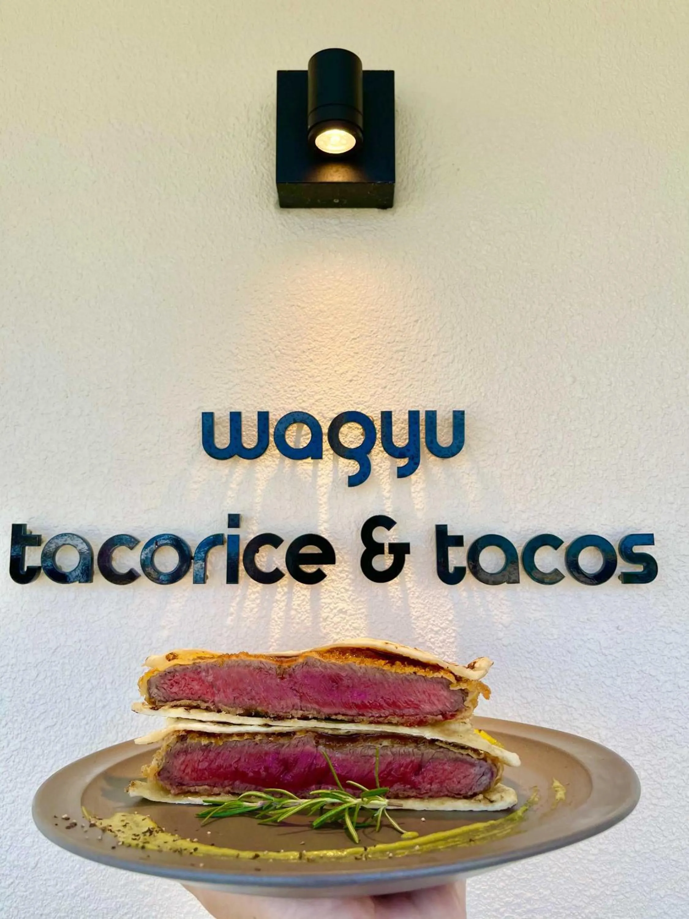 Restaurant/places to eat in Blue Entrance